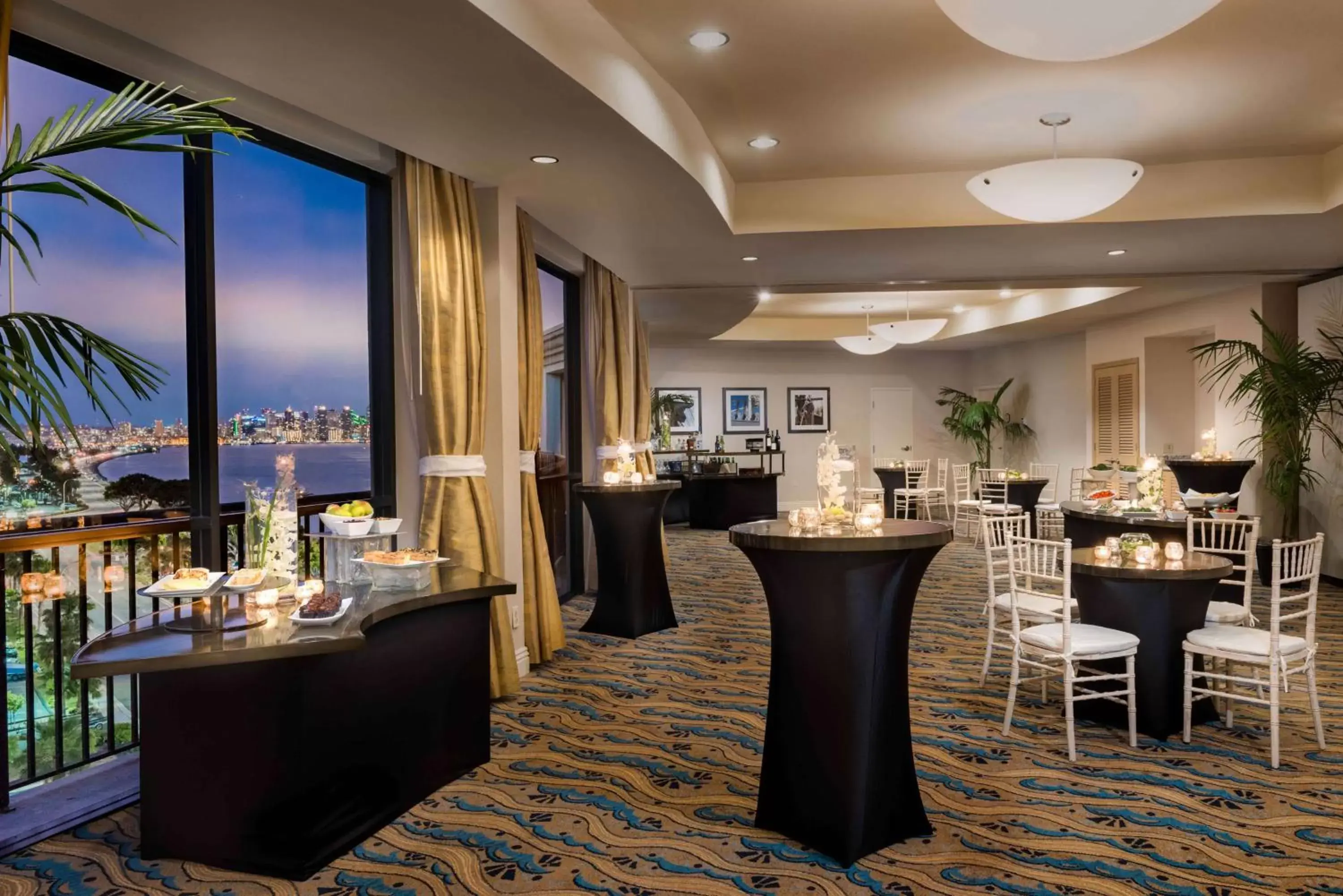 Meeting/conference room, Restaurant/Places to Eat in Hilton San Diego Airport/Harbor Island