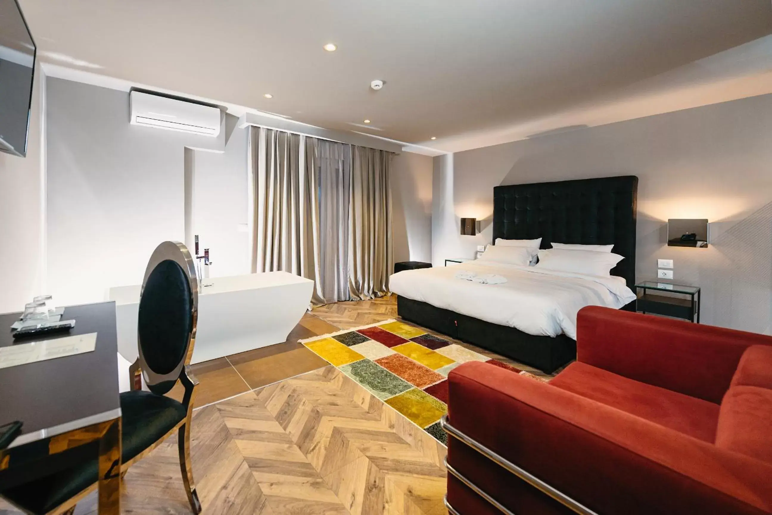 Deluxe Double Room with Bath in Hotel Egnatia Deluxe Double Room with Bath in Hotel Egnatia