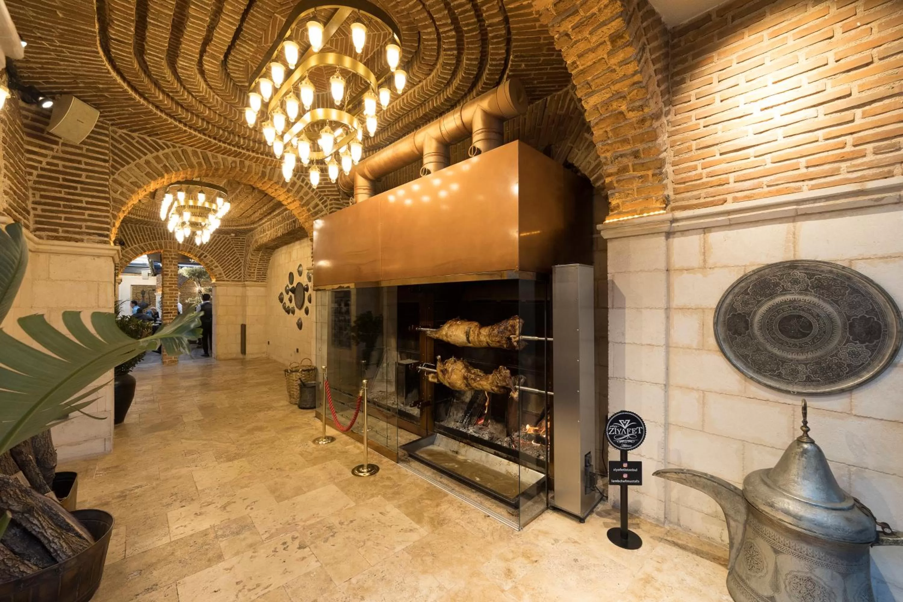 Restaurant/places to eat in BRAKO HOTEL