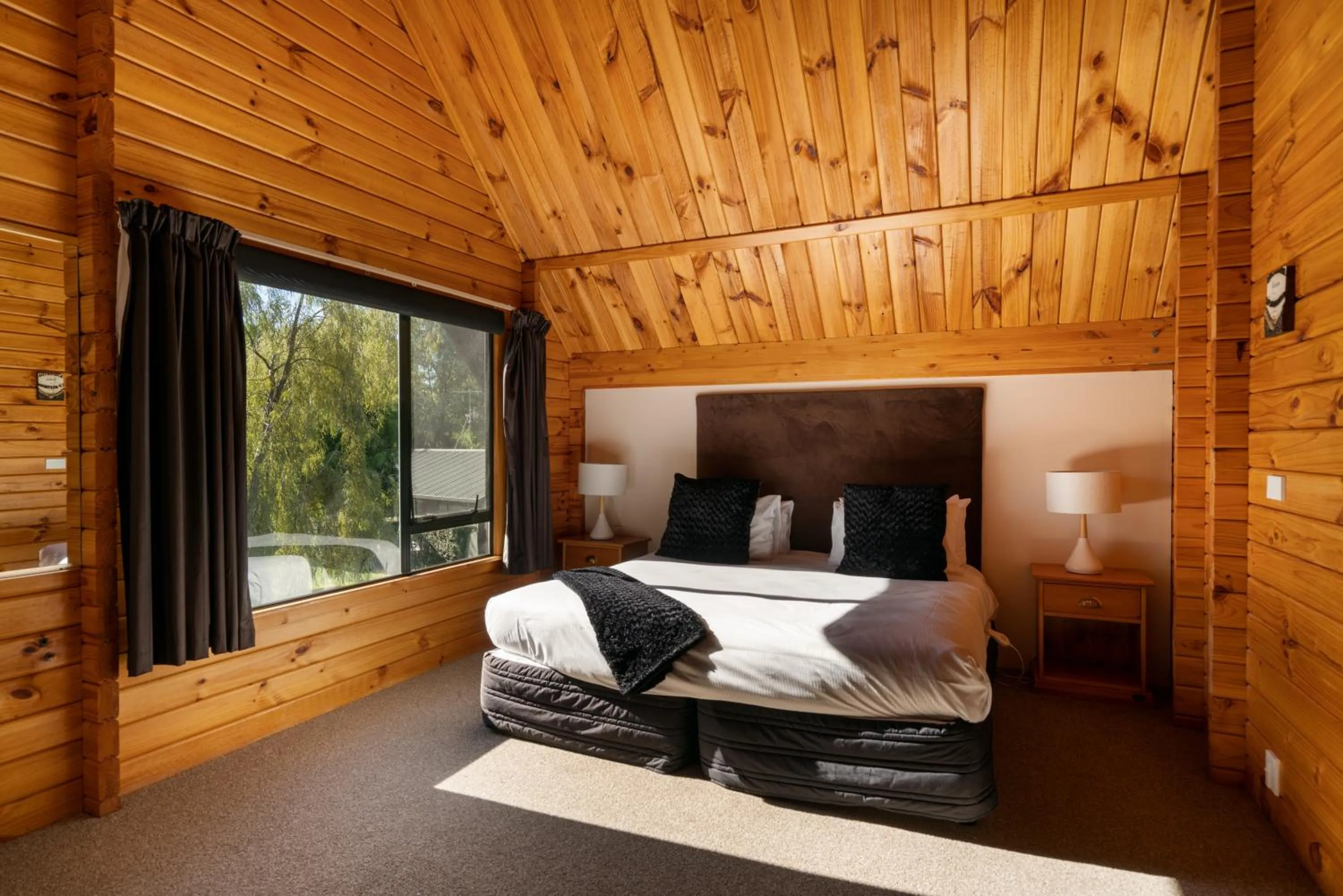 Bed in Tongariro Lodge