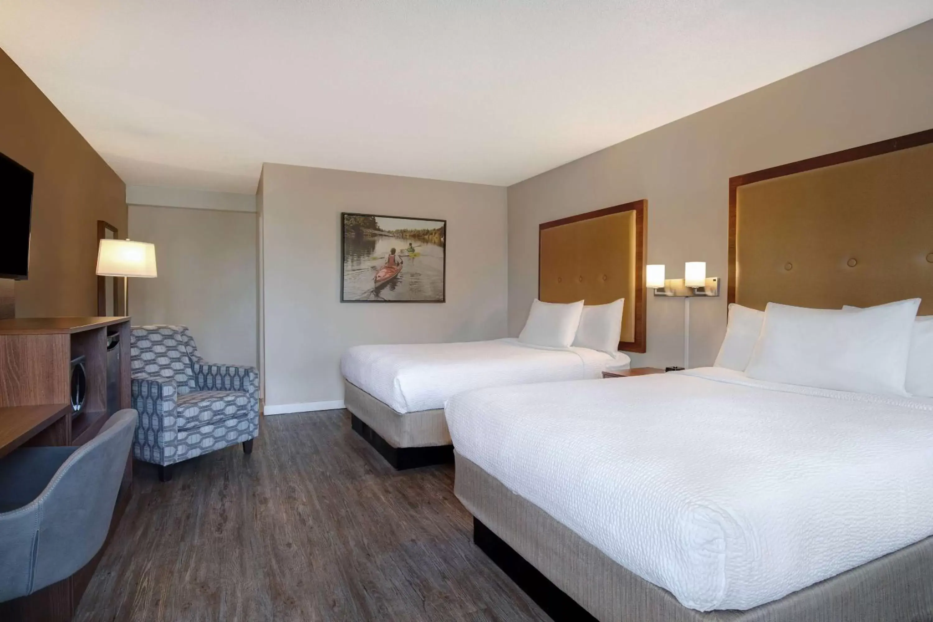 Photo of the whole room, Bed in Days Inn by Wyndham Victoria Uptown