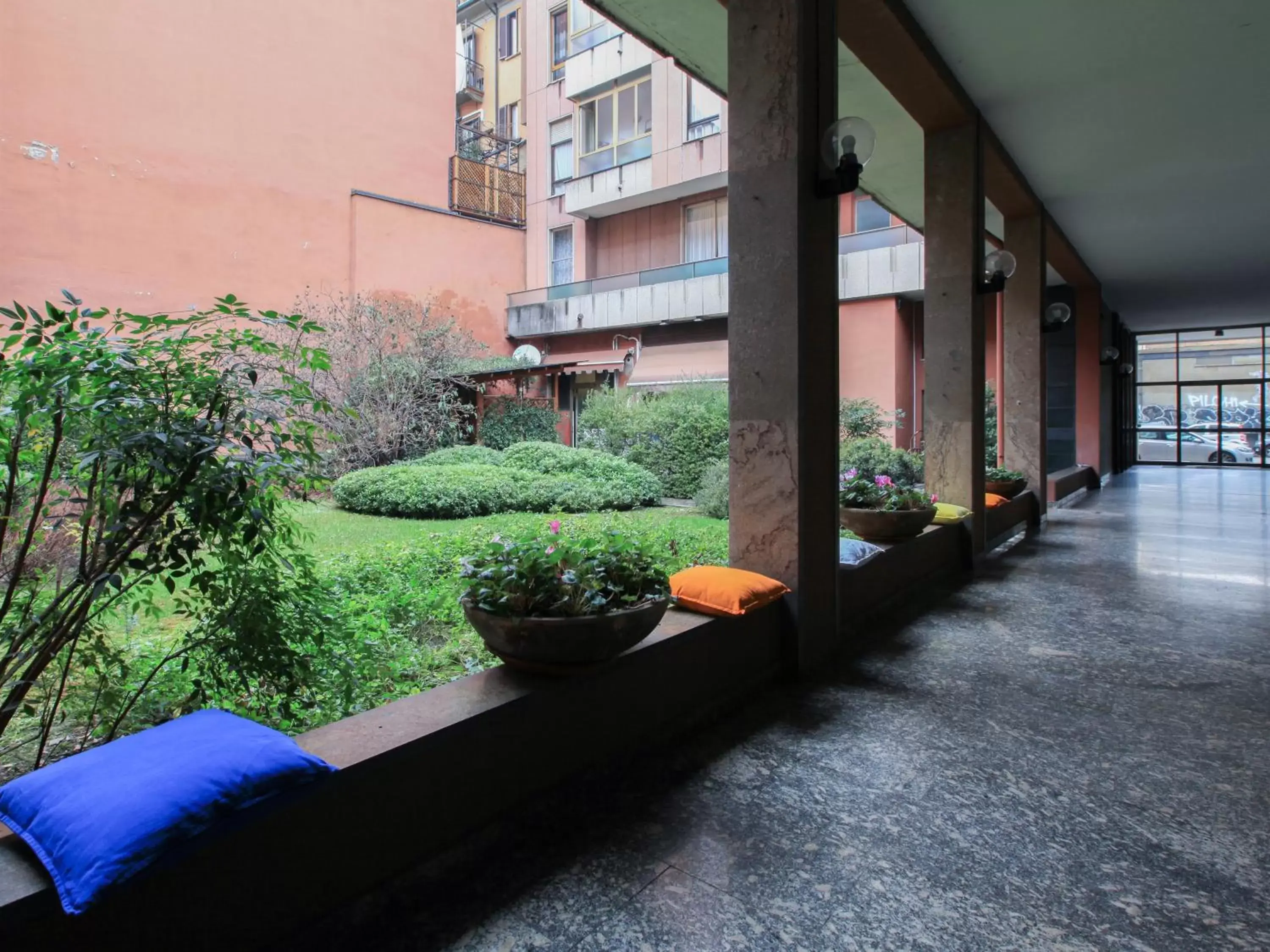 Garden in Residence House Aramis Milano -with free parking