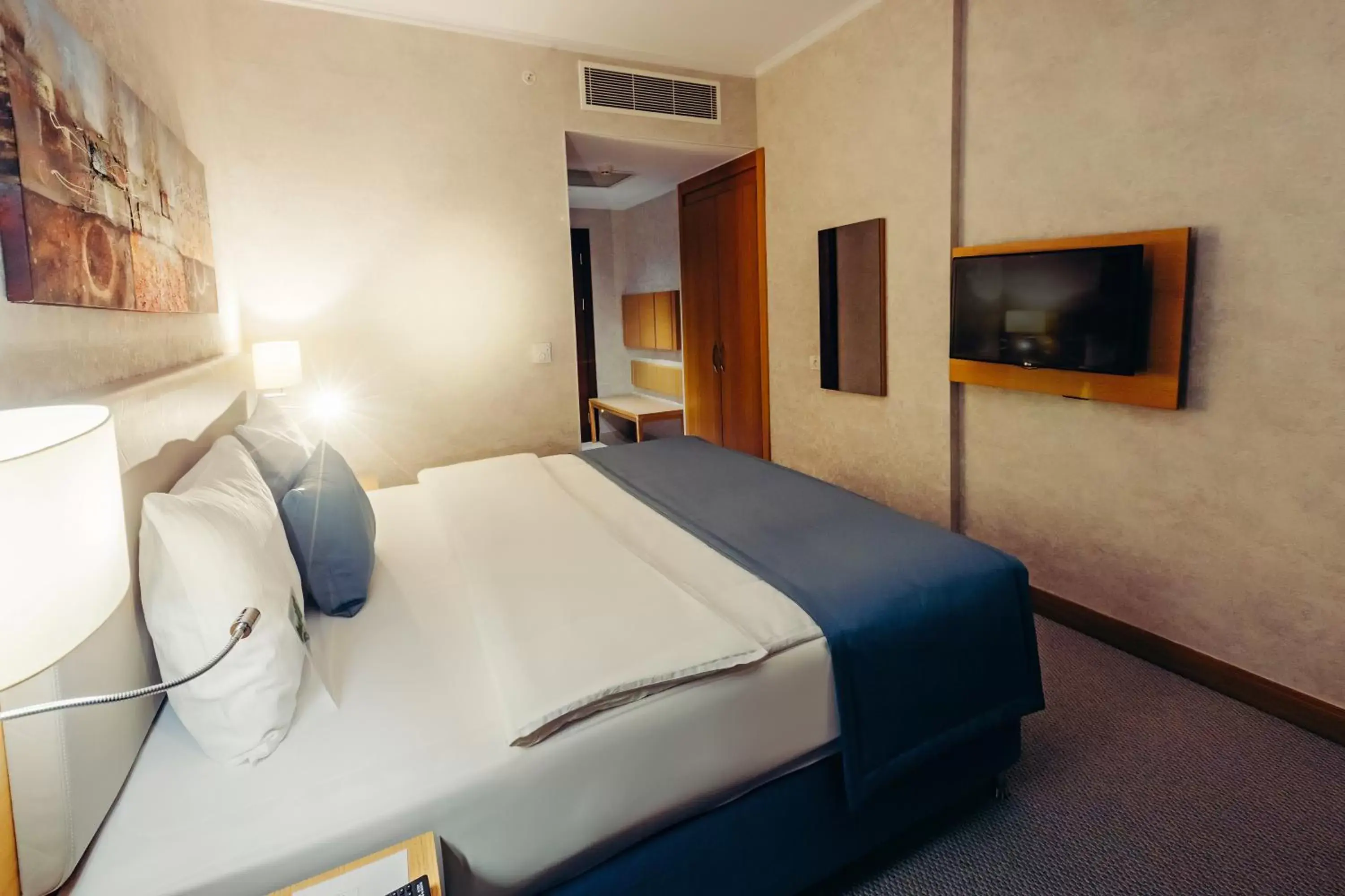 Superior Double or Twin Room with City View - single occupancy in Dedeman Oskemen Hotel Superior Double or Twin Room with City View - single occupancy in Dedeman Oskemen Hotel