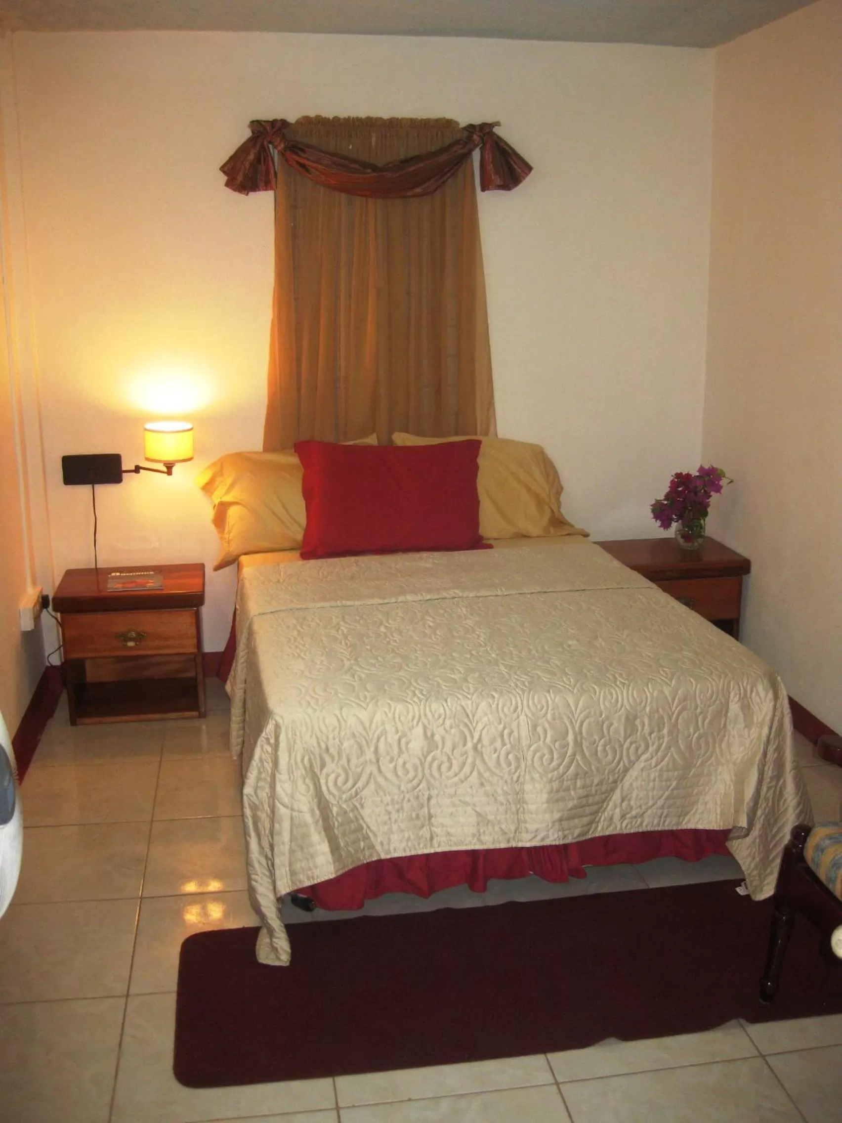 Bedroom, Bed in Classique International in Dominica