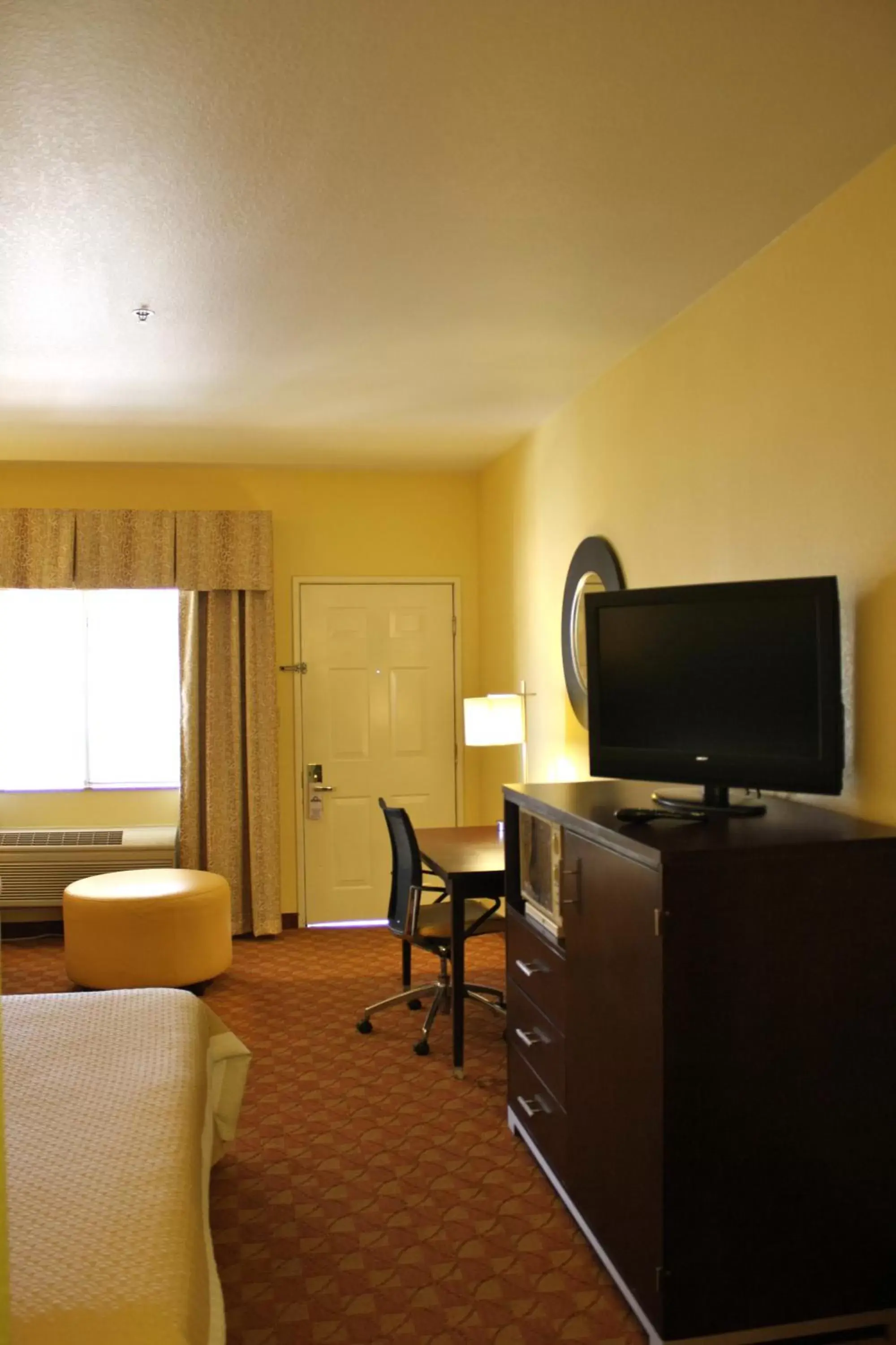 TV and multimedia, Seating Area in Days Inn by Wyndham Globe