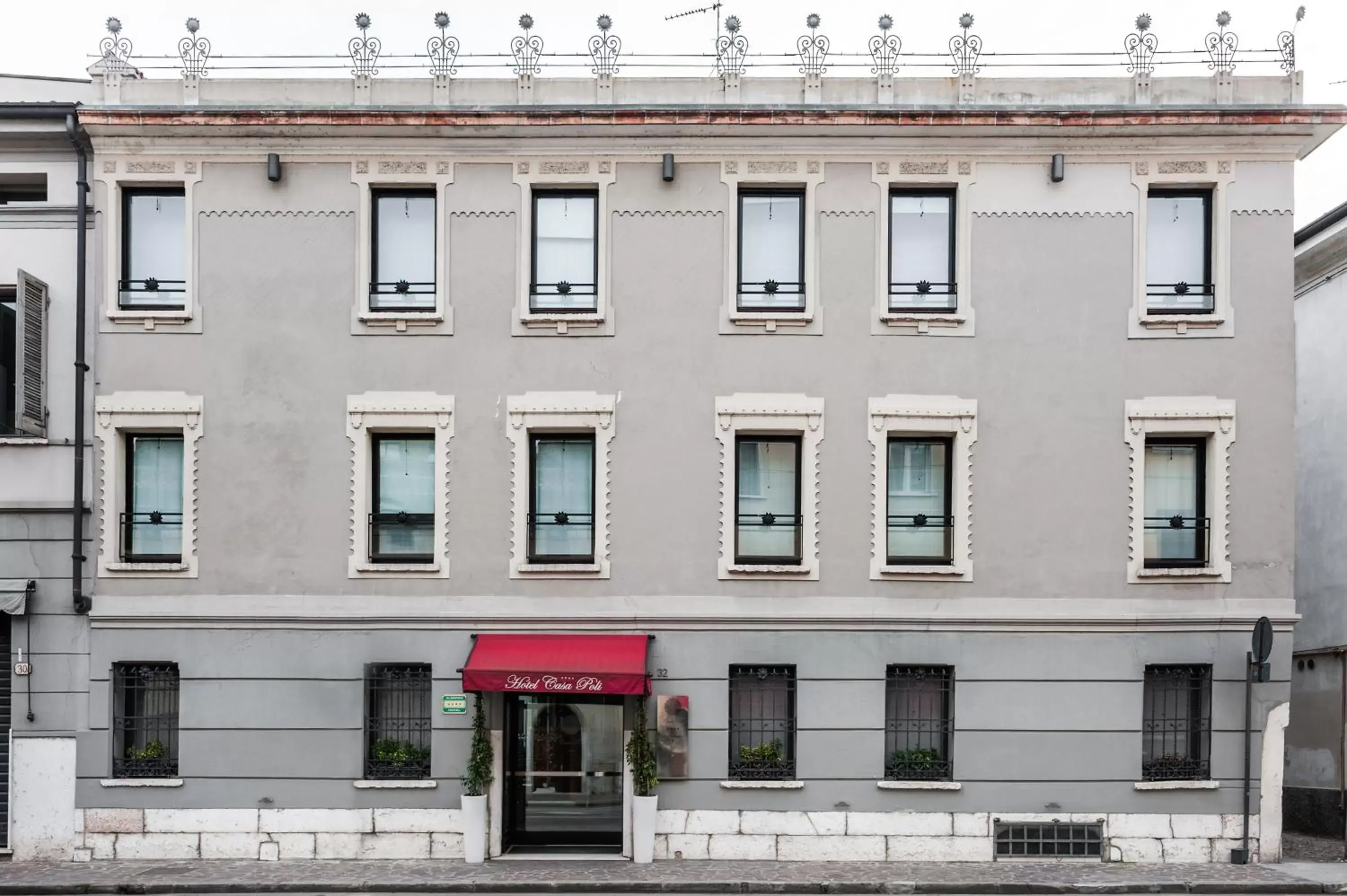 Facade/entrance, Property Building in Hotel Casa Poli