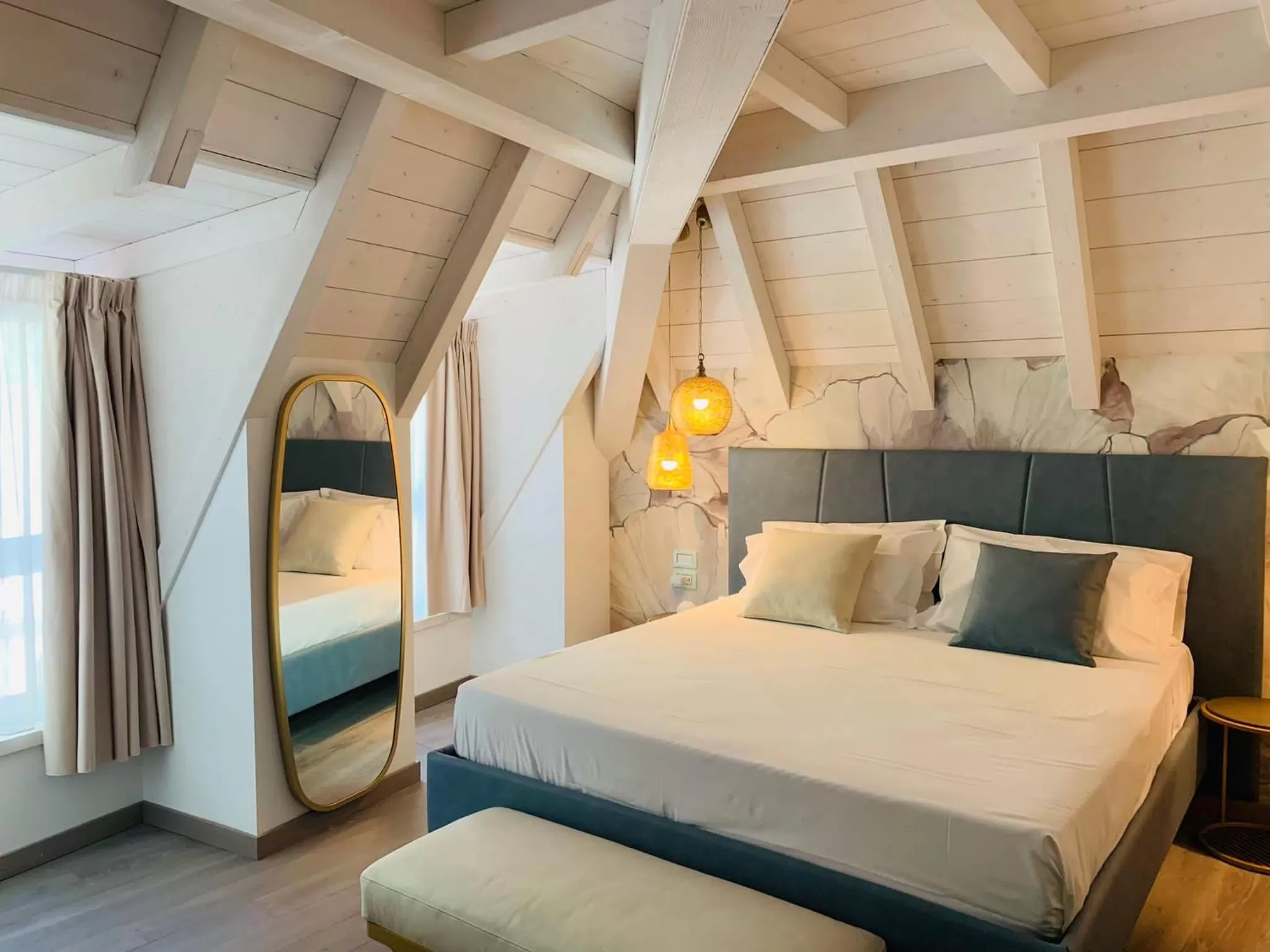 Photo of the whole room, Bed in LUXURY SUITES ROCOPOM - Lake Front