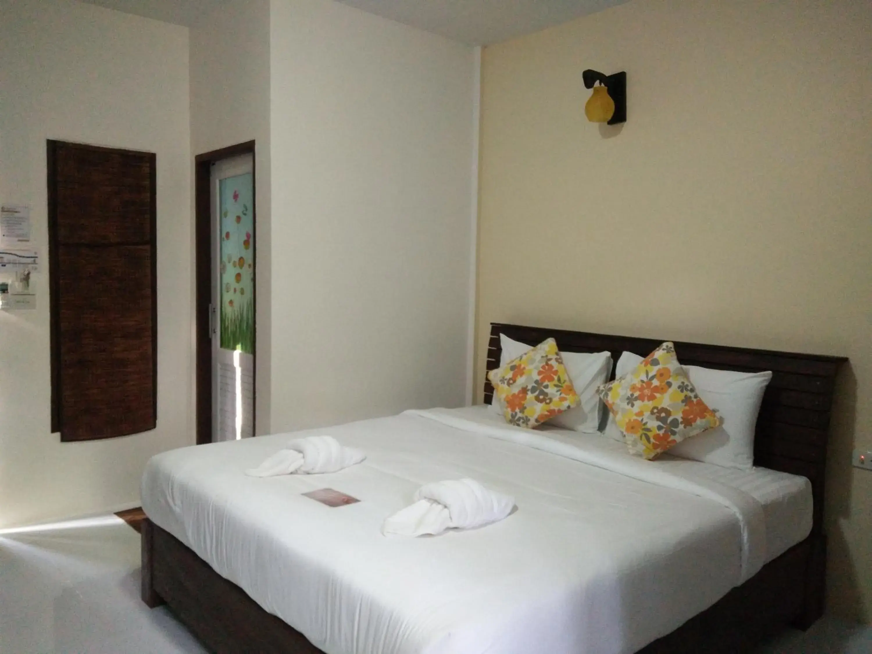 Bed in Baan Suan Rim Klong