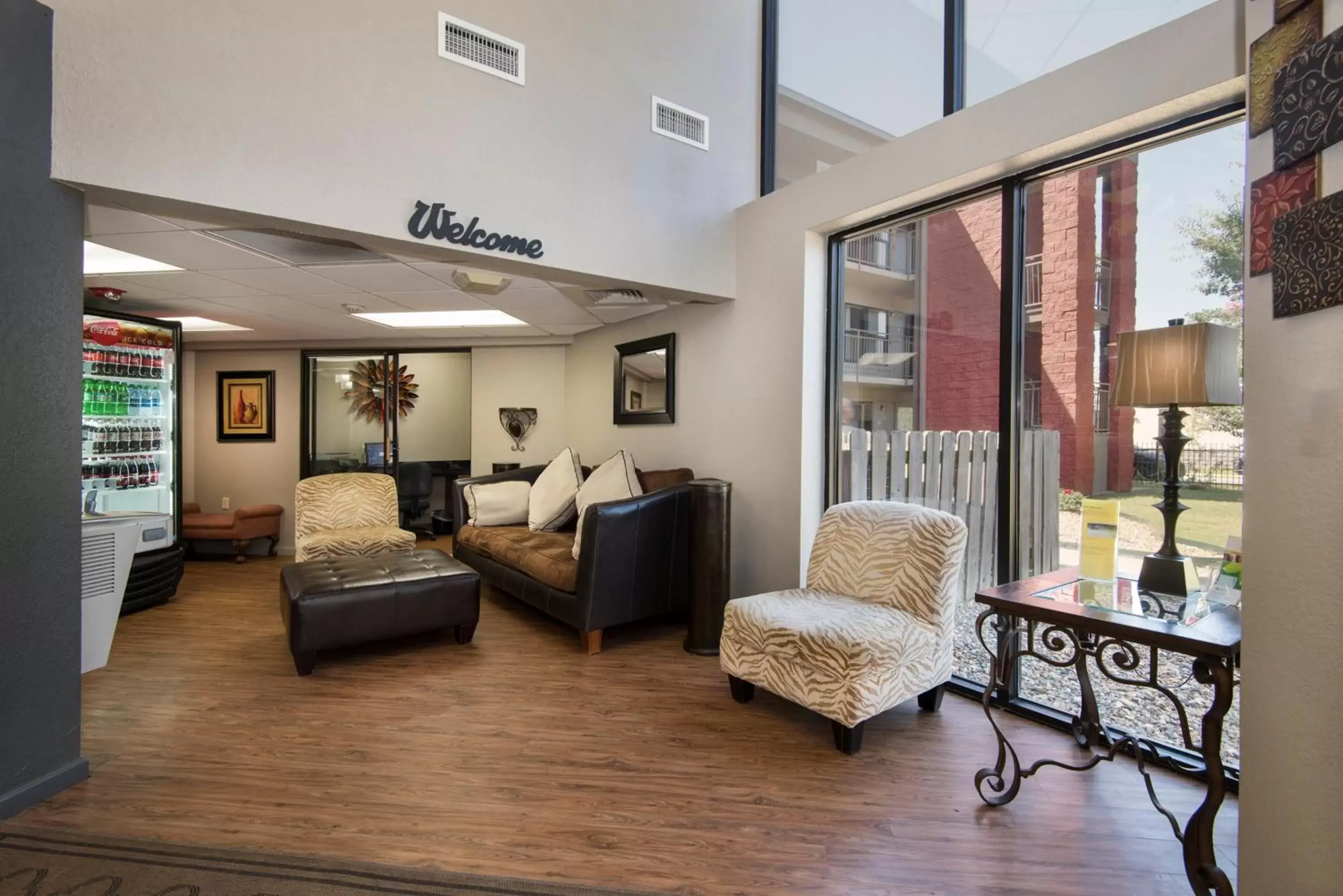 Seating Area in Markham House Suites Little Rock Medical Center