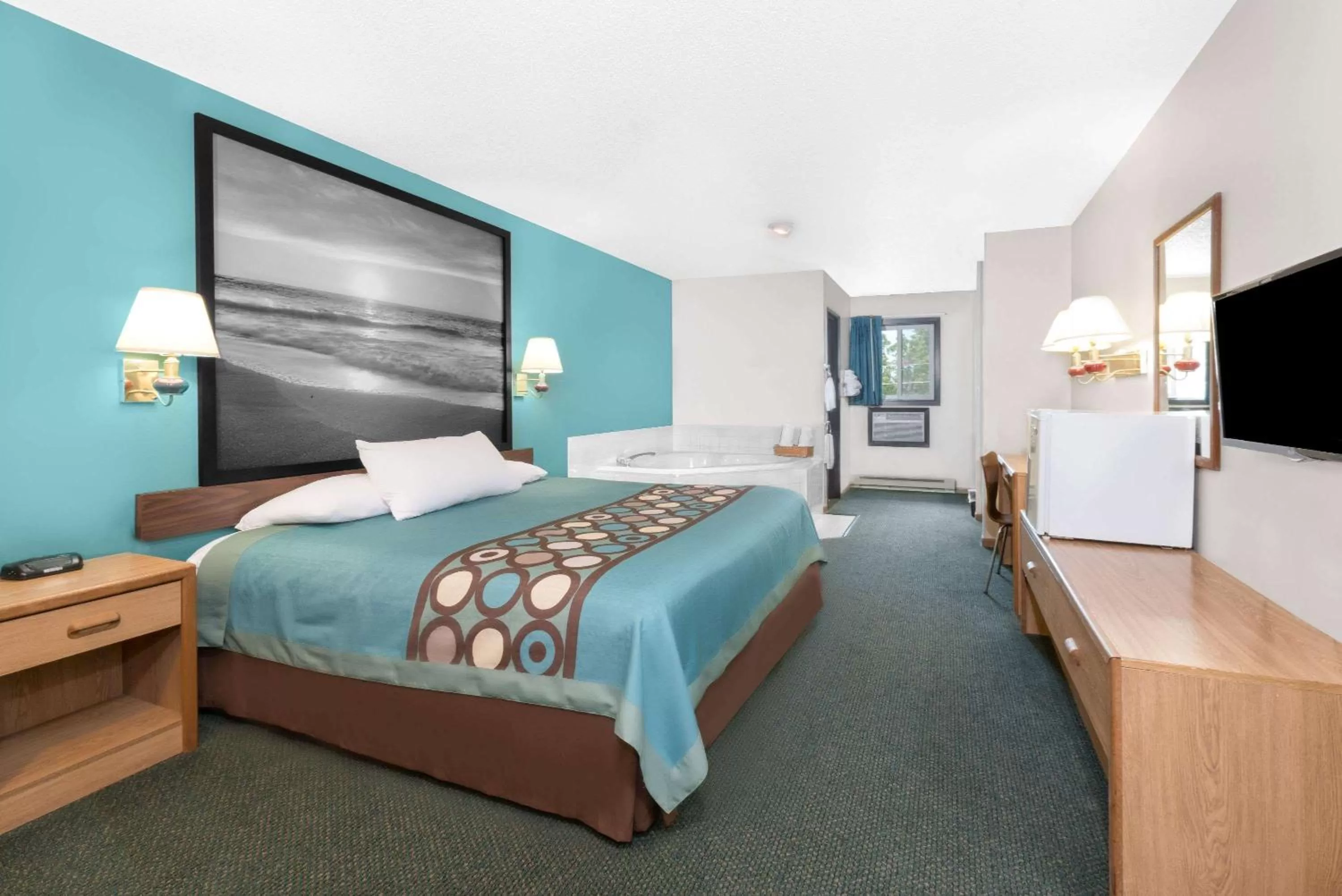 Photo of the whole room, Bed in Super 8 by Wyndham Huron