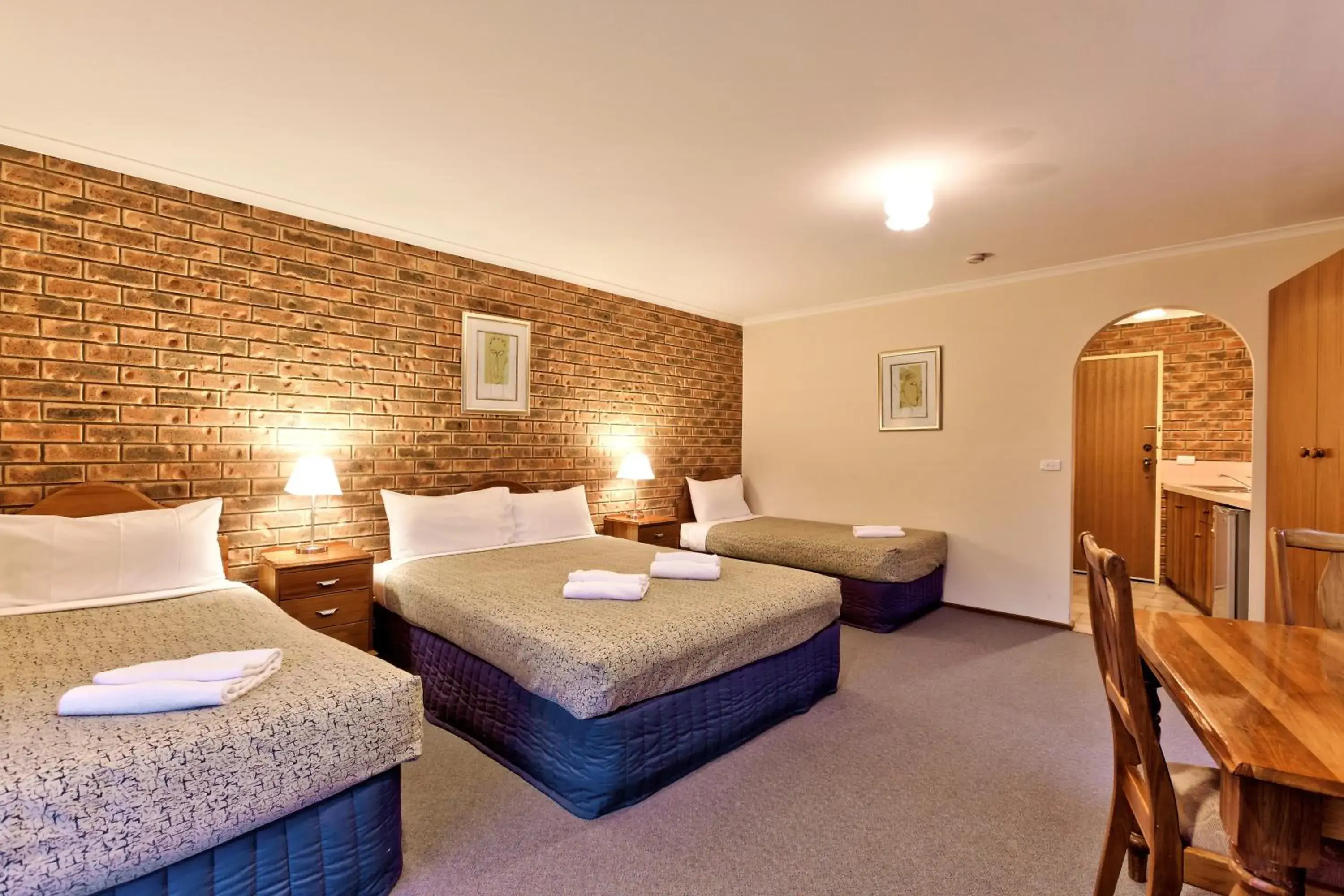 Bedroom, Bed in Hume Country Motor Inn