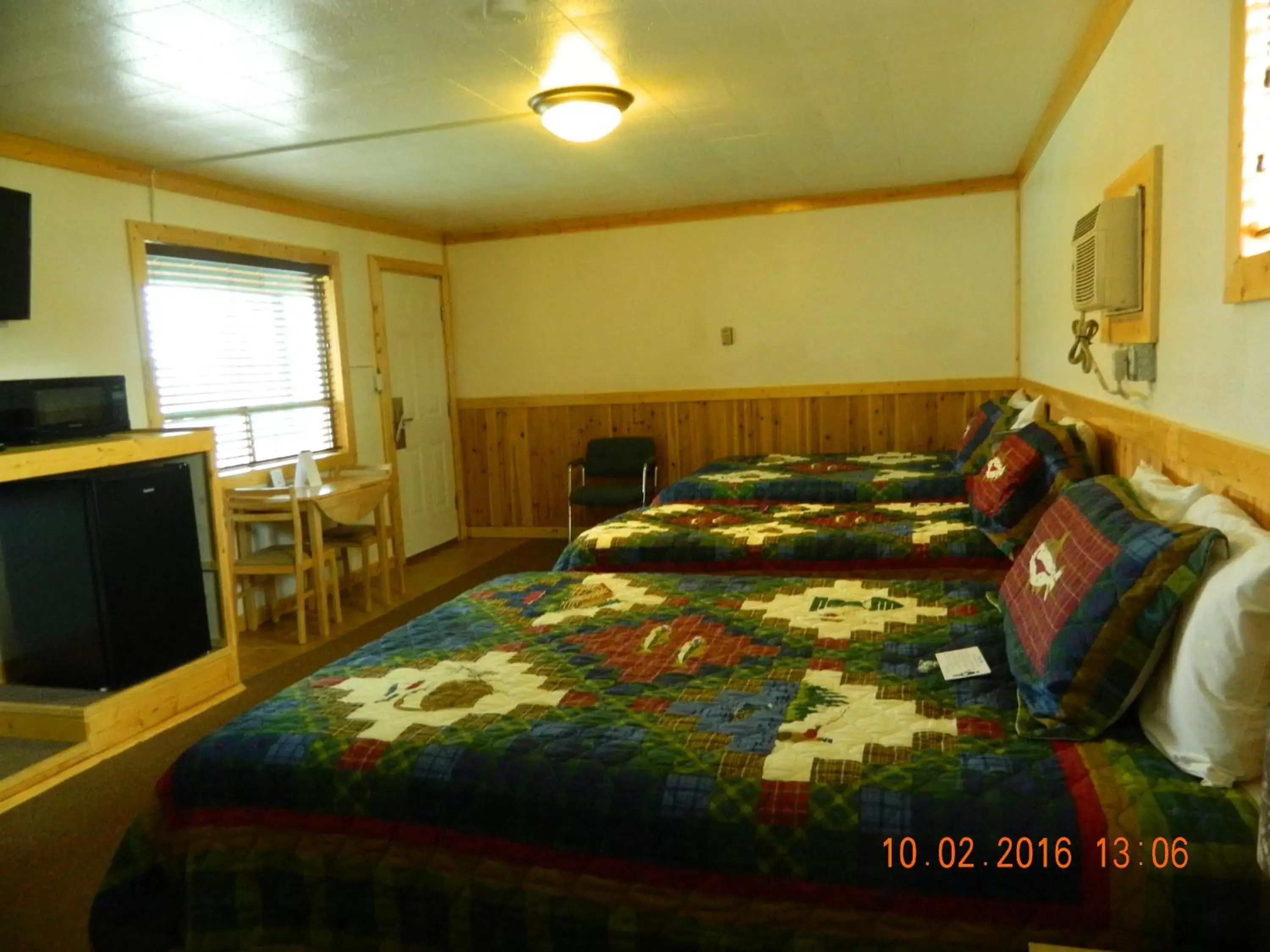 Photo of the whole room, Bed in Country Motor Inn