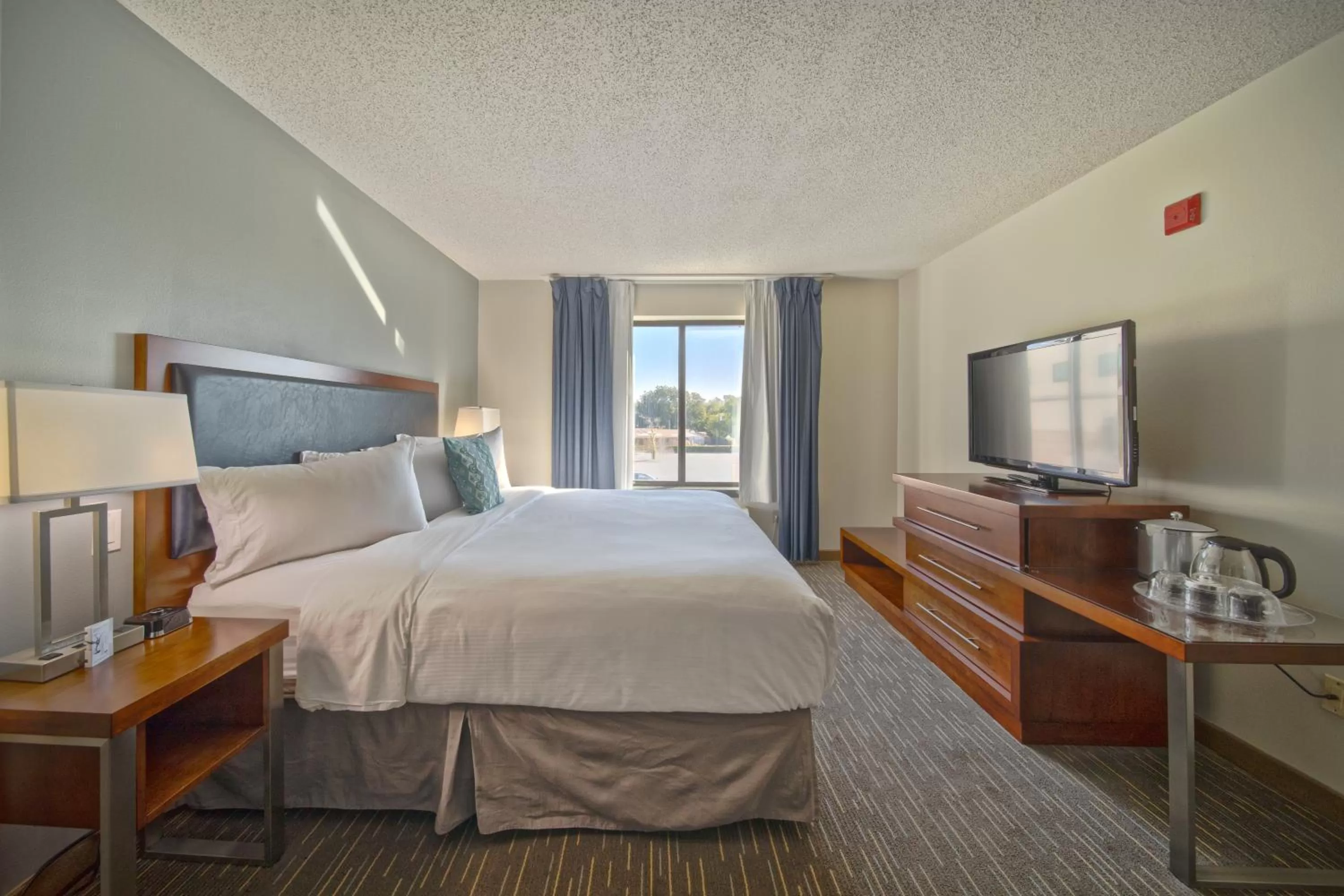 Bed in Wingate by Wyndham and Williamson Conference Center