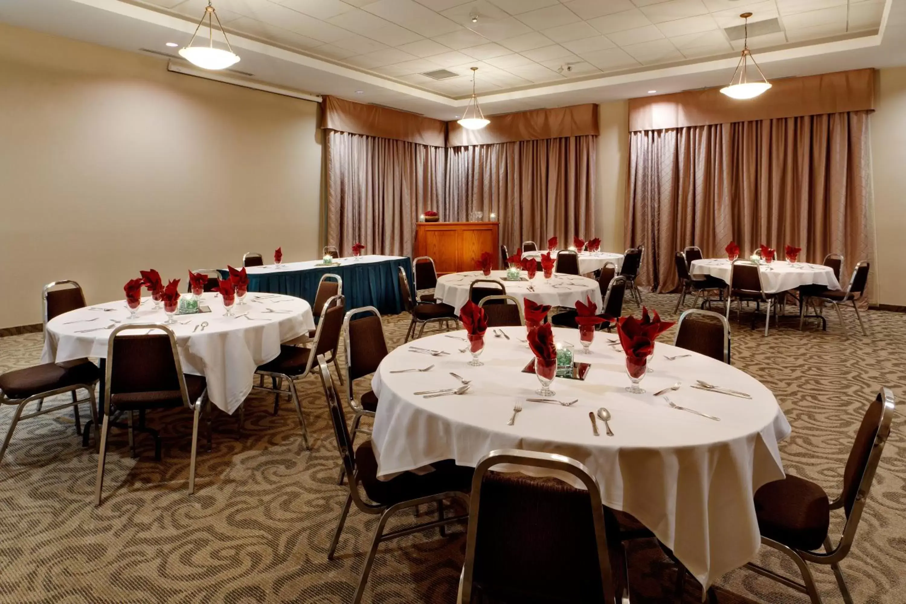 Banquet/Function facilities, Banquet Facilities in Holiday Inn Lethbridge, an IHG Hotel