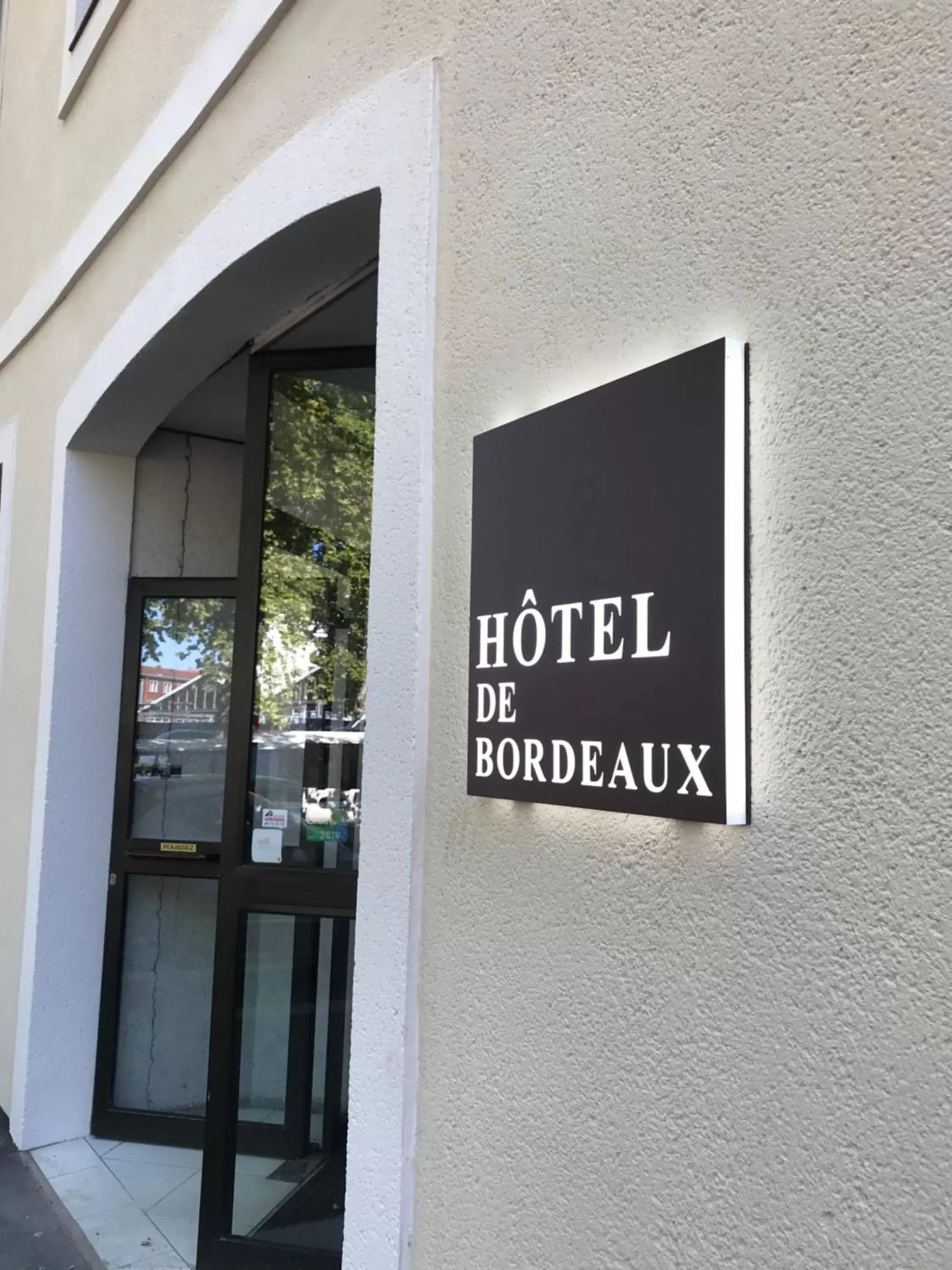 Facade/entrance in Hotel de Bordeaux