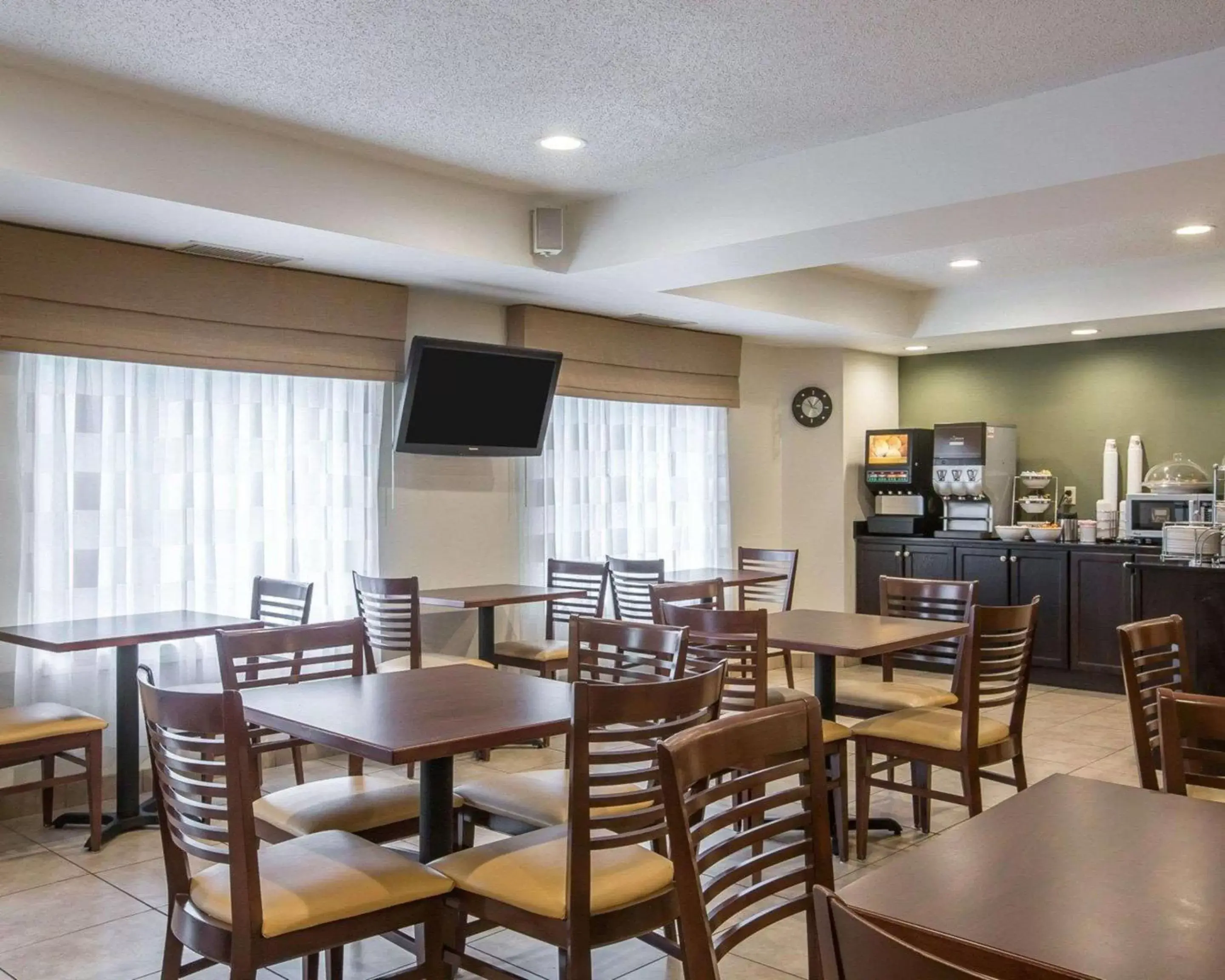 Restaurant/Places to Eat in Sleep Inn & Suites Queensbury - Lake George