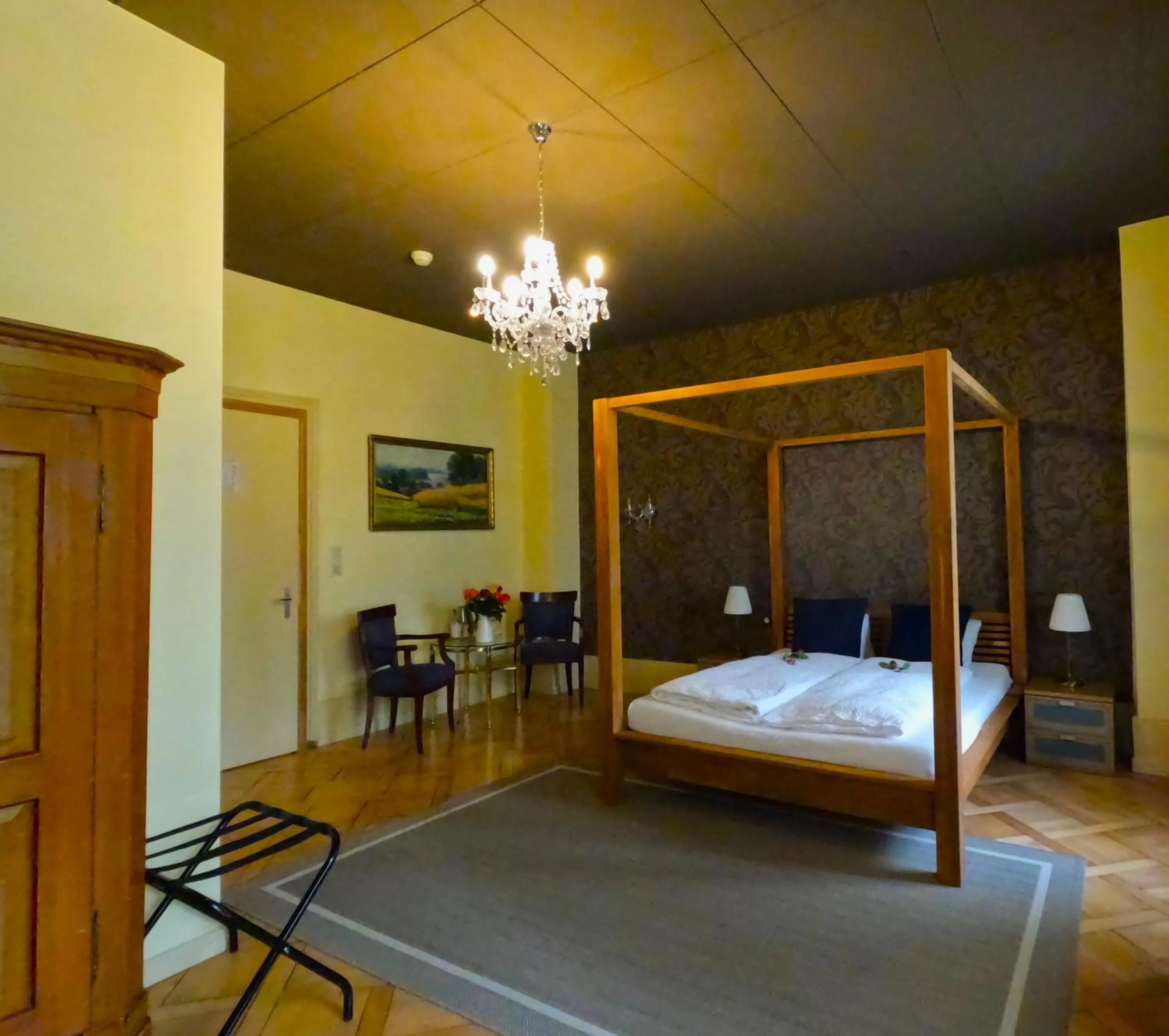 Bed in Alpenrose Hotel and Gardens