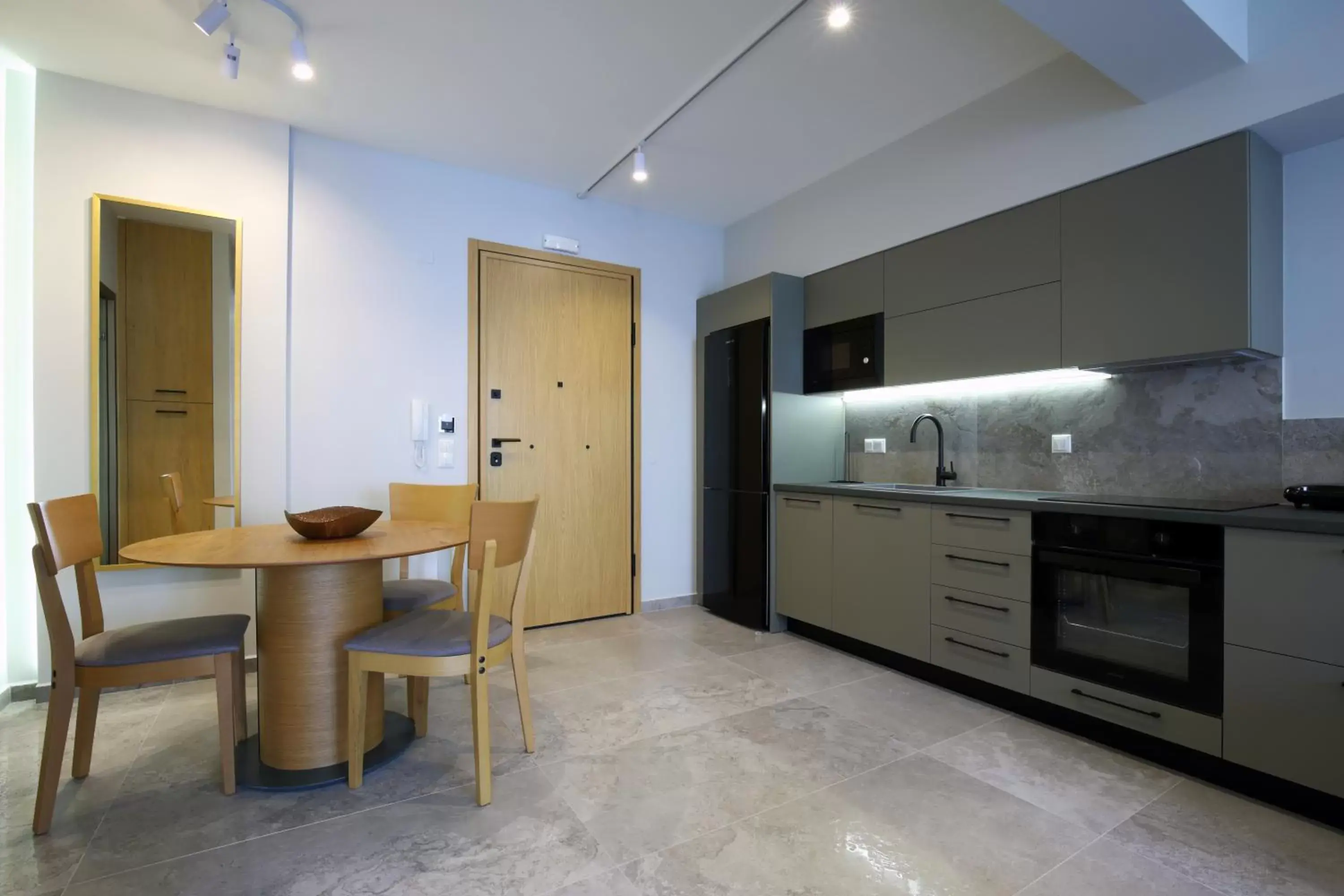 Dining area, Kitchen/Kitchenette in Carabella Residence