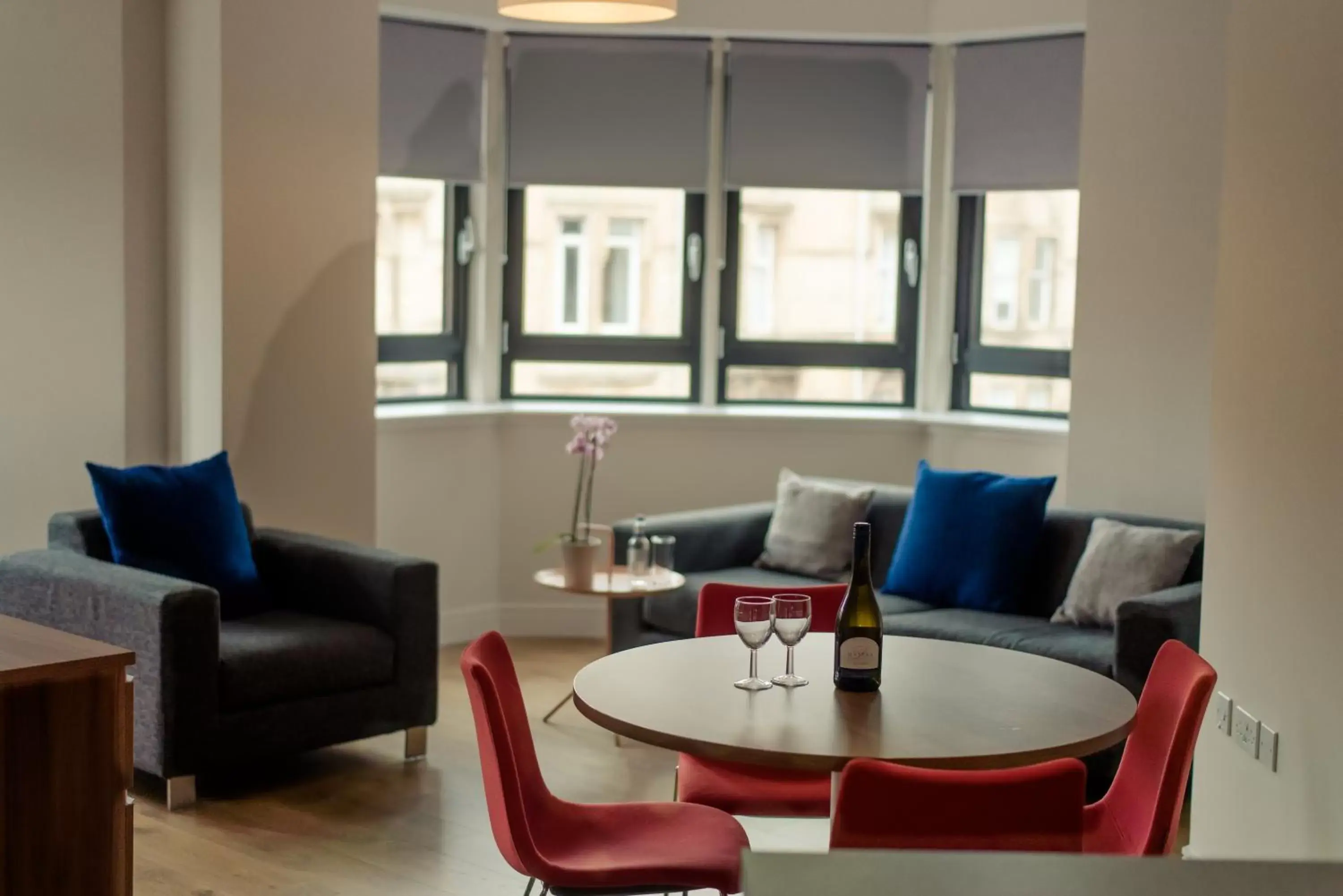 Dining area, Seating Area in PREMIER SUITES PLUS Glasgow Bath Street