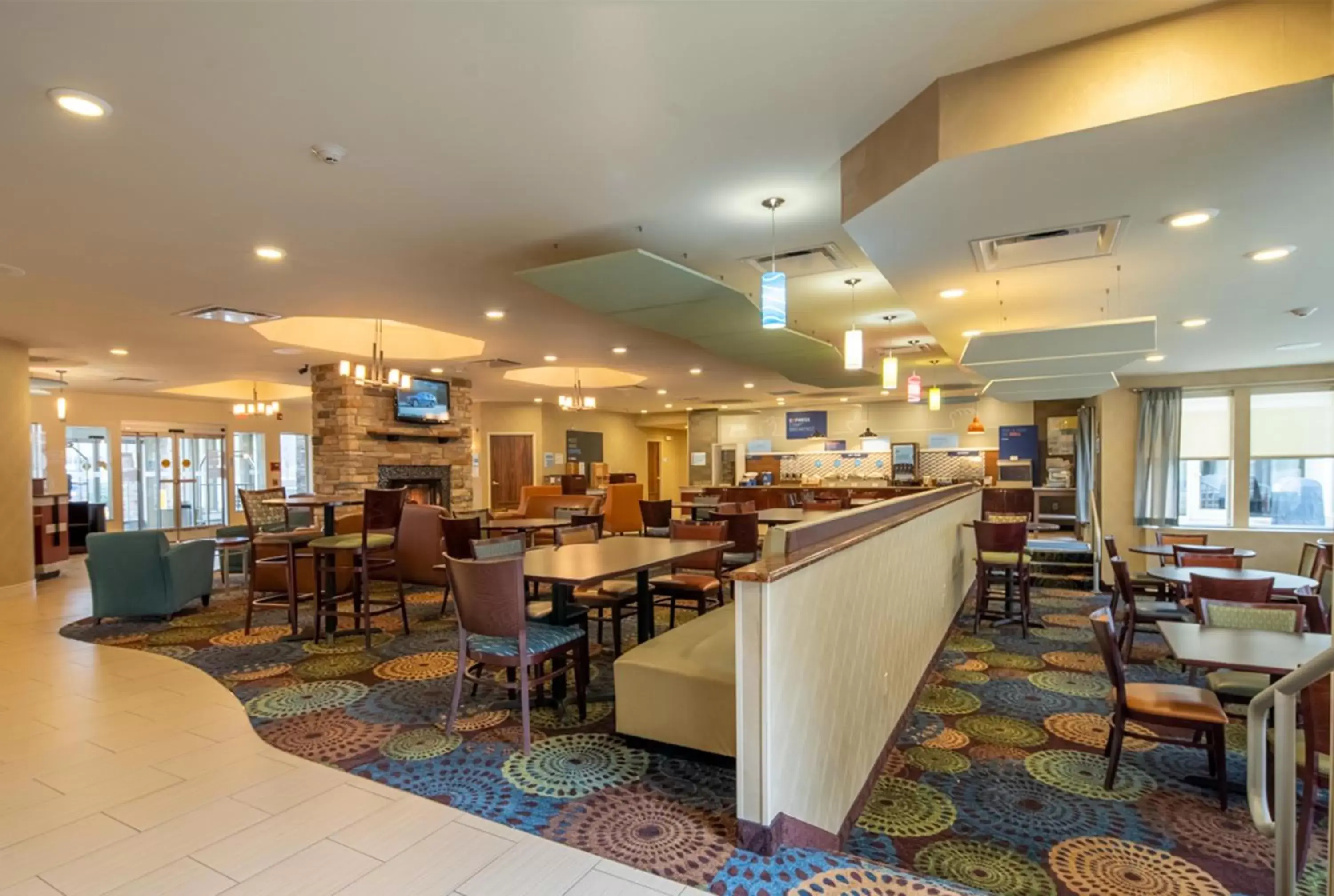 Breakfast, Restaurant/Places to Eat in Holiday Inn Express Hotel & Suites Pittsburgh Airport, an IHG Hotel
