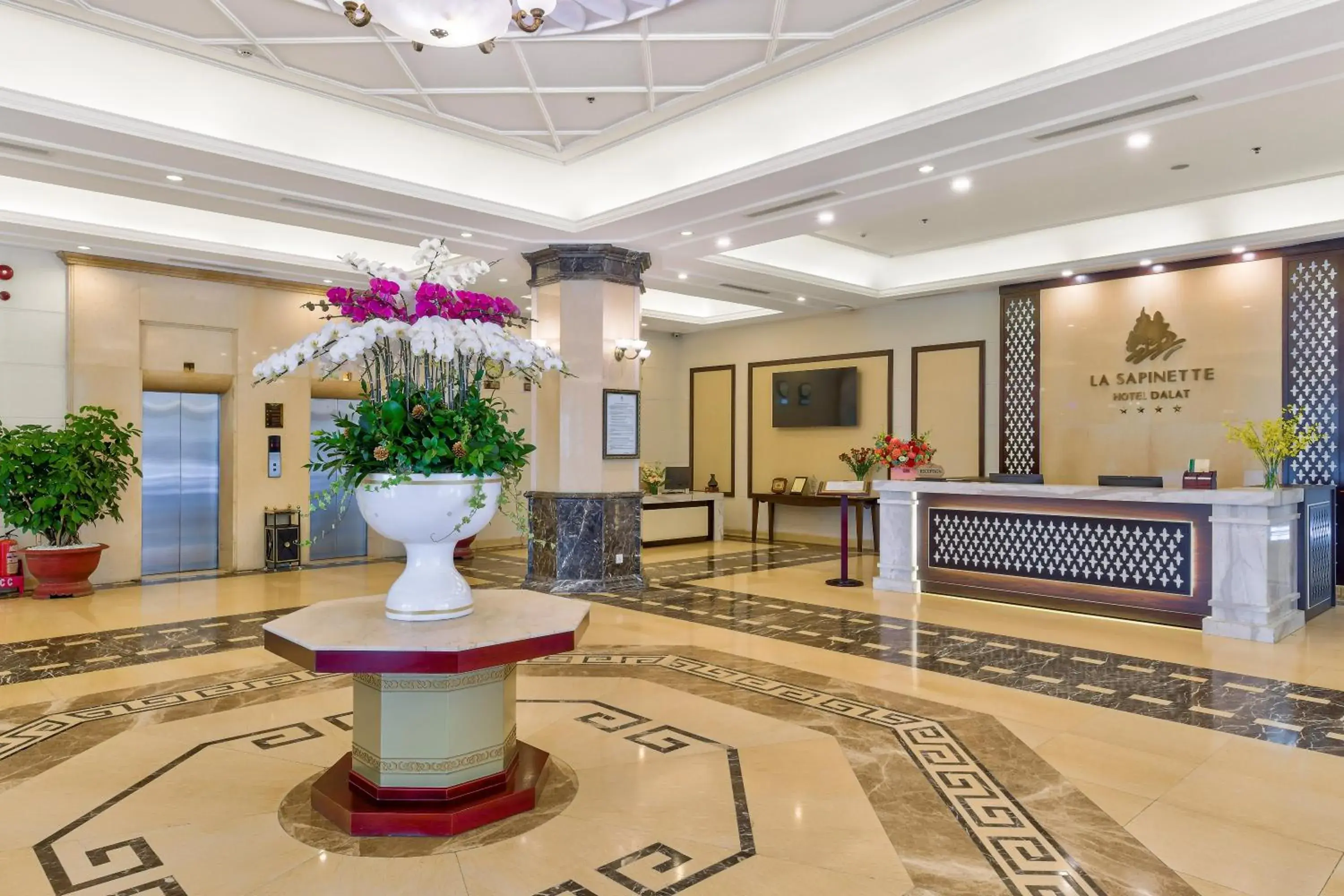 Meeting/conference room, Lobby/Reception in La Sapinette Hotel