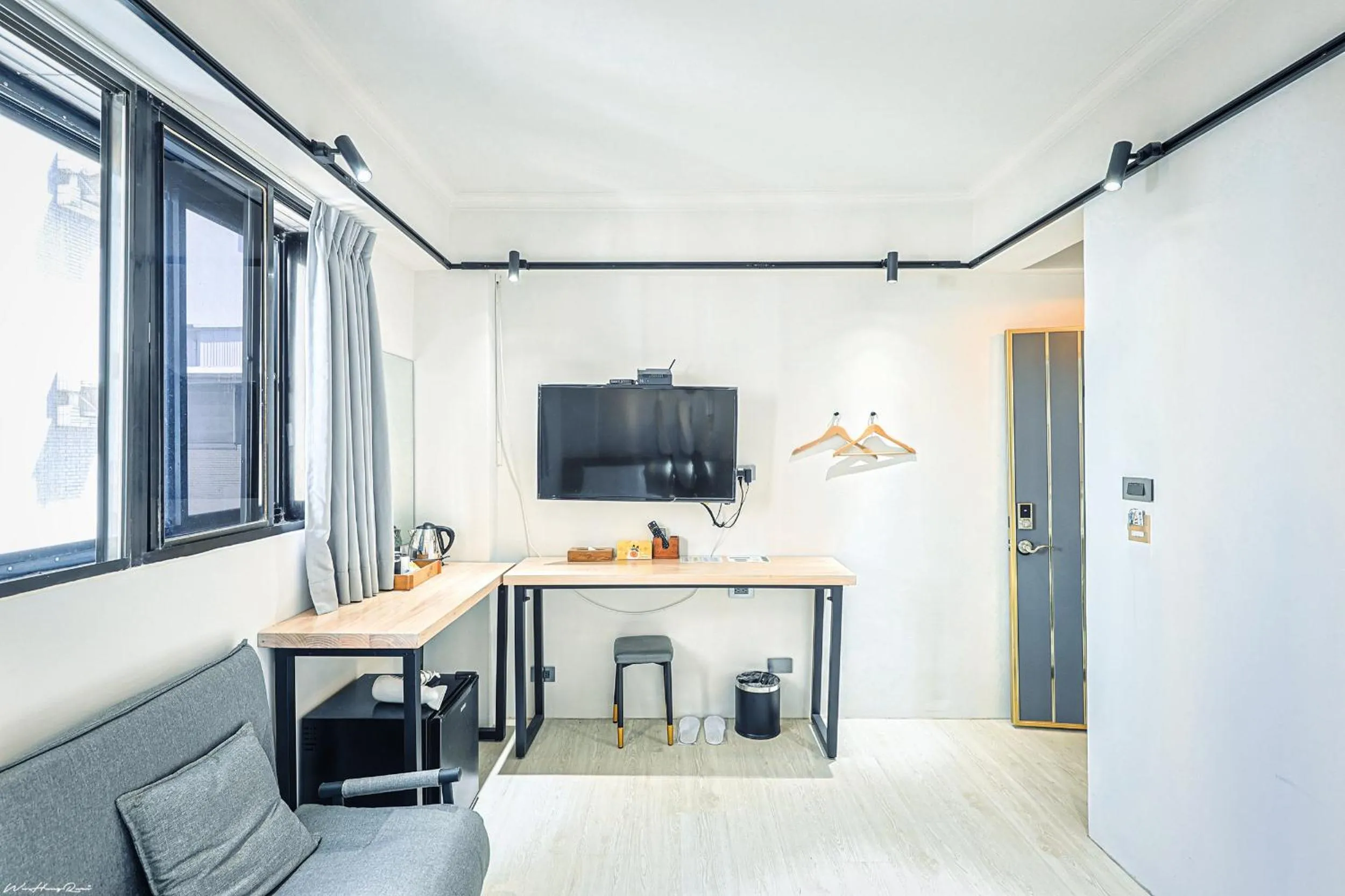 TV and multimedia in 亞馨文旅 近東大門夜市 有免費停車場 可自助入住