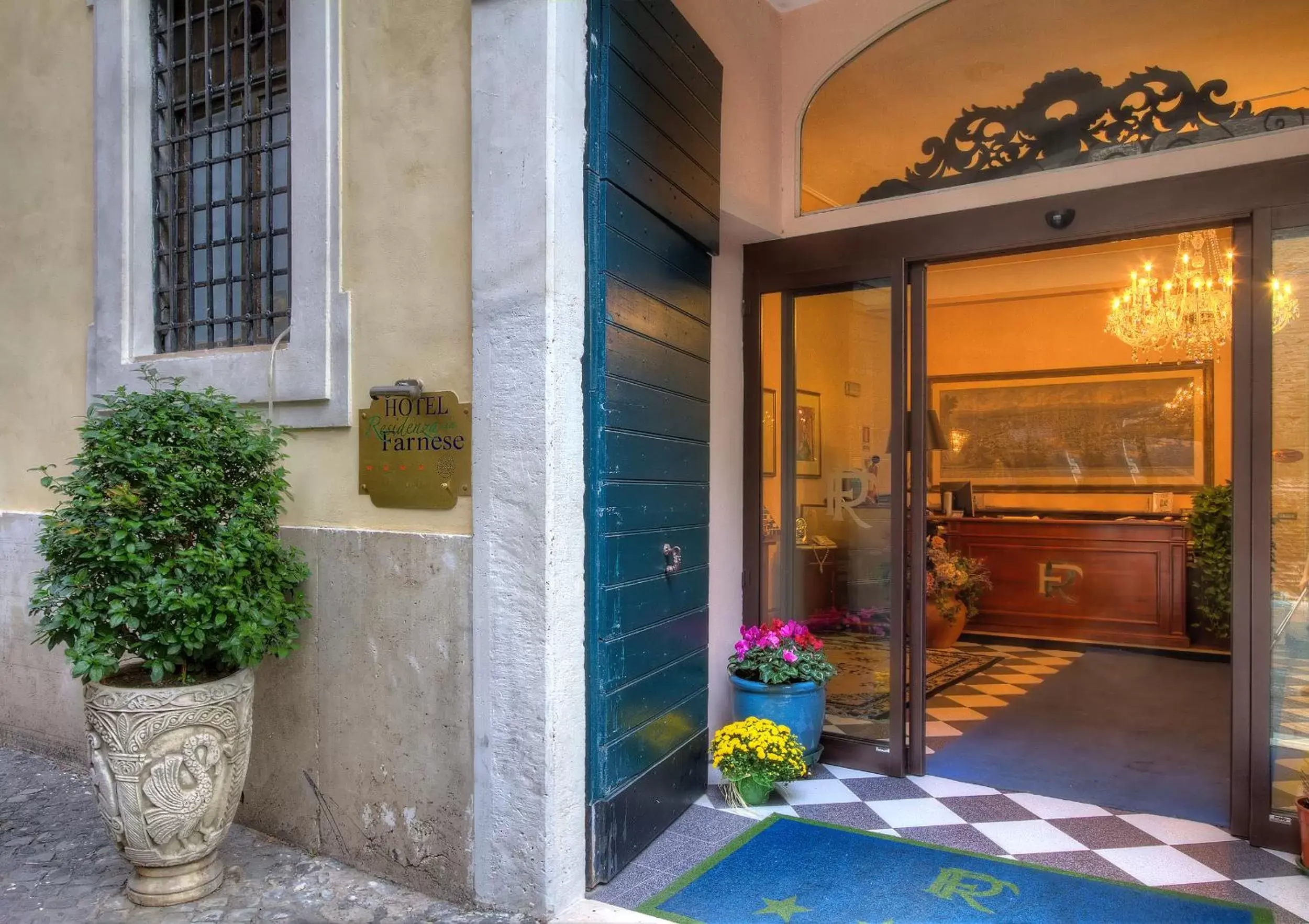 Facade/Entrance in Hotel Residenza In Farnese