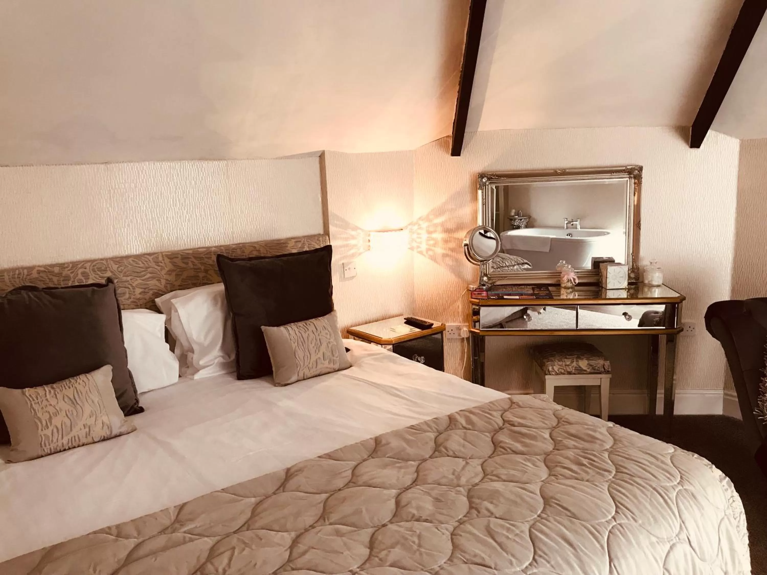 Bed in The Whittington and Cat