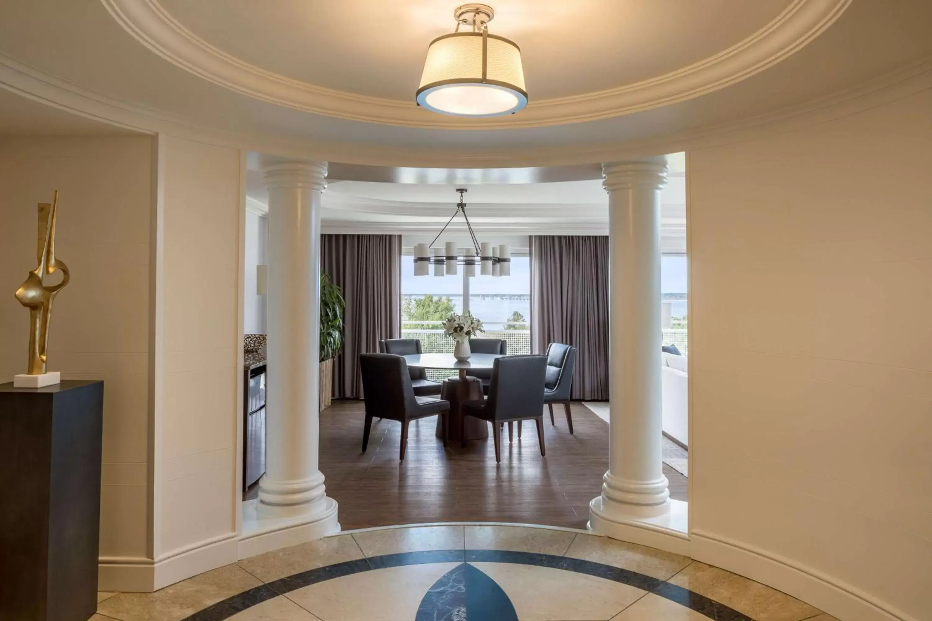 Photo of the whole room, Seating Area in Hyatt Regency Chesapeake Bay Golf Resort, Spa & Marina