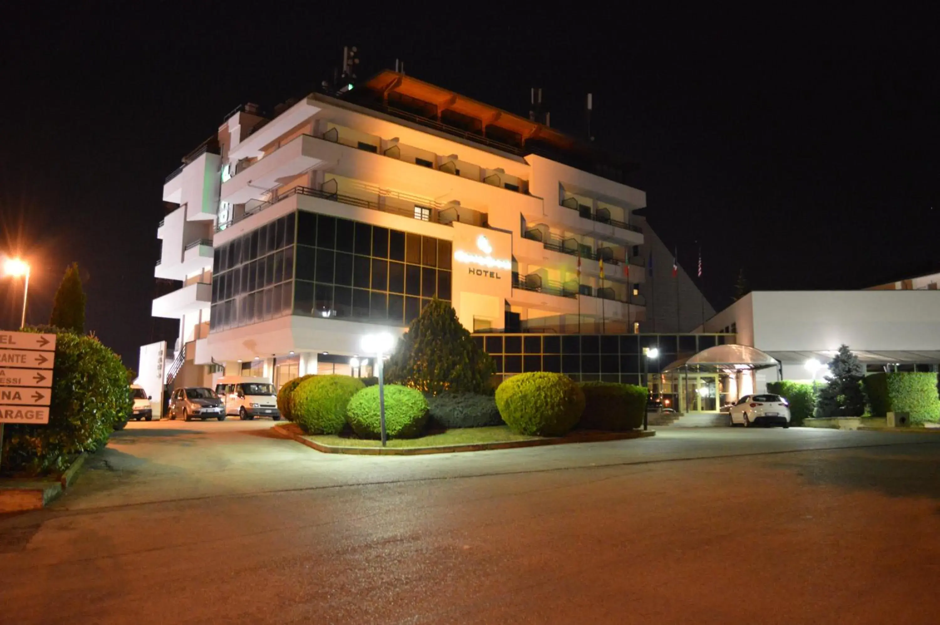 Facade/entrance, Property Building in Canadian Hotel