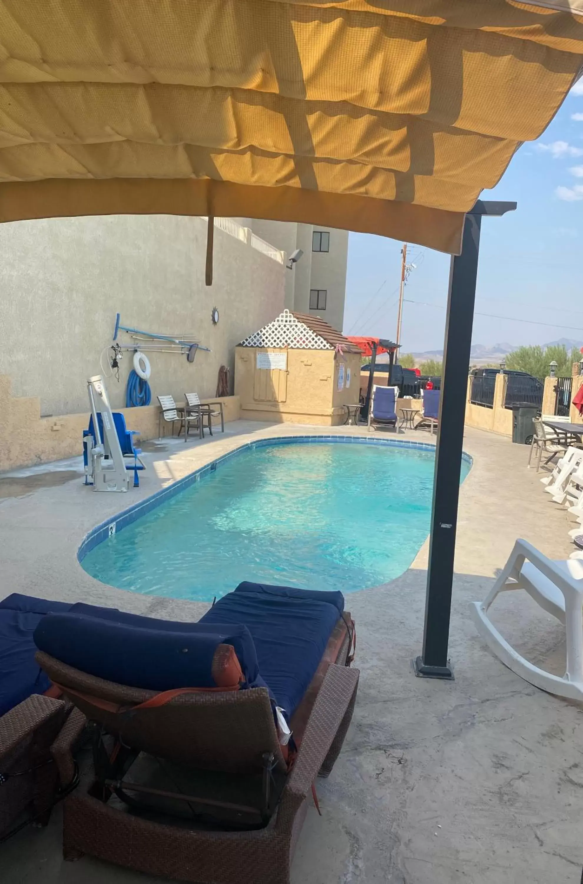 Swimming pool in Windsor Inn Lake Havasu City Swimming pool in Windsor Inn Lake Havasu City