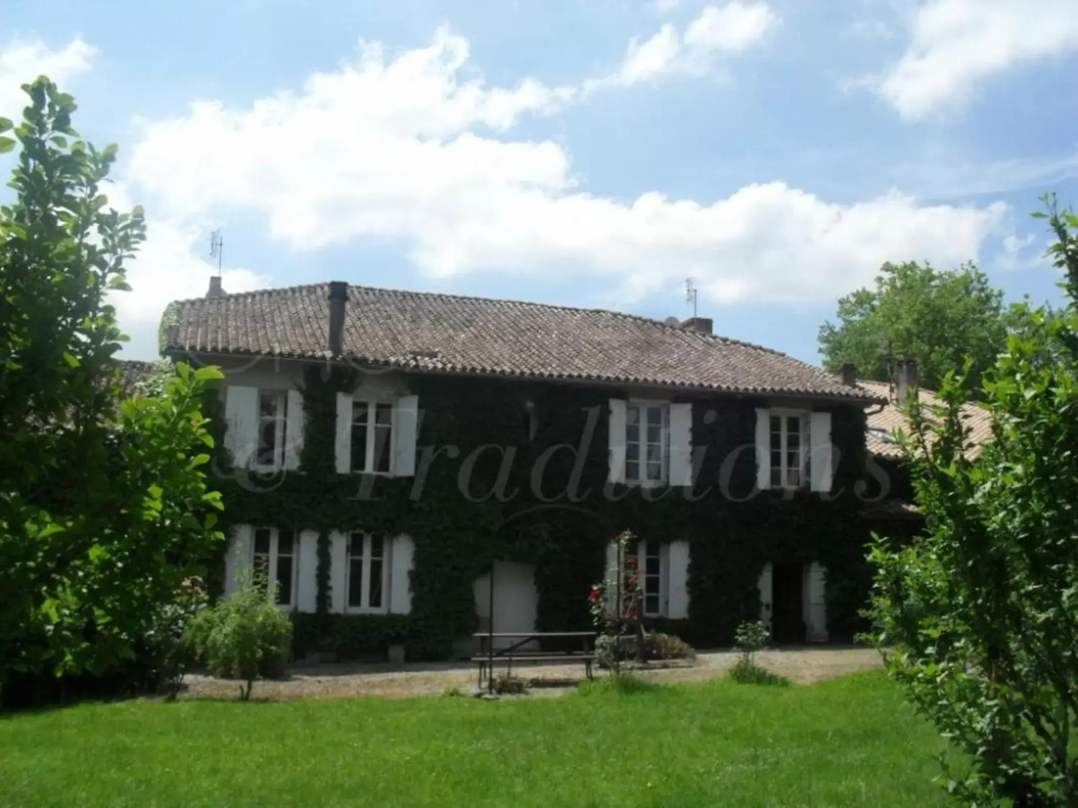 Facade/entrance, Property Building in Fleur de Lys