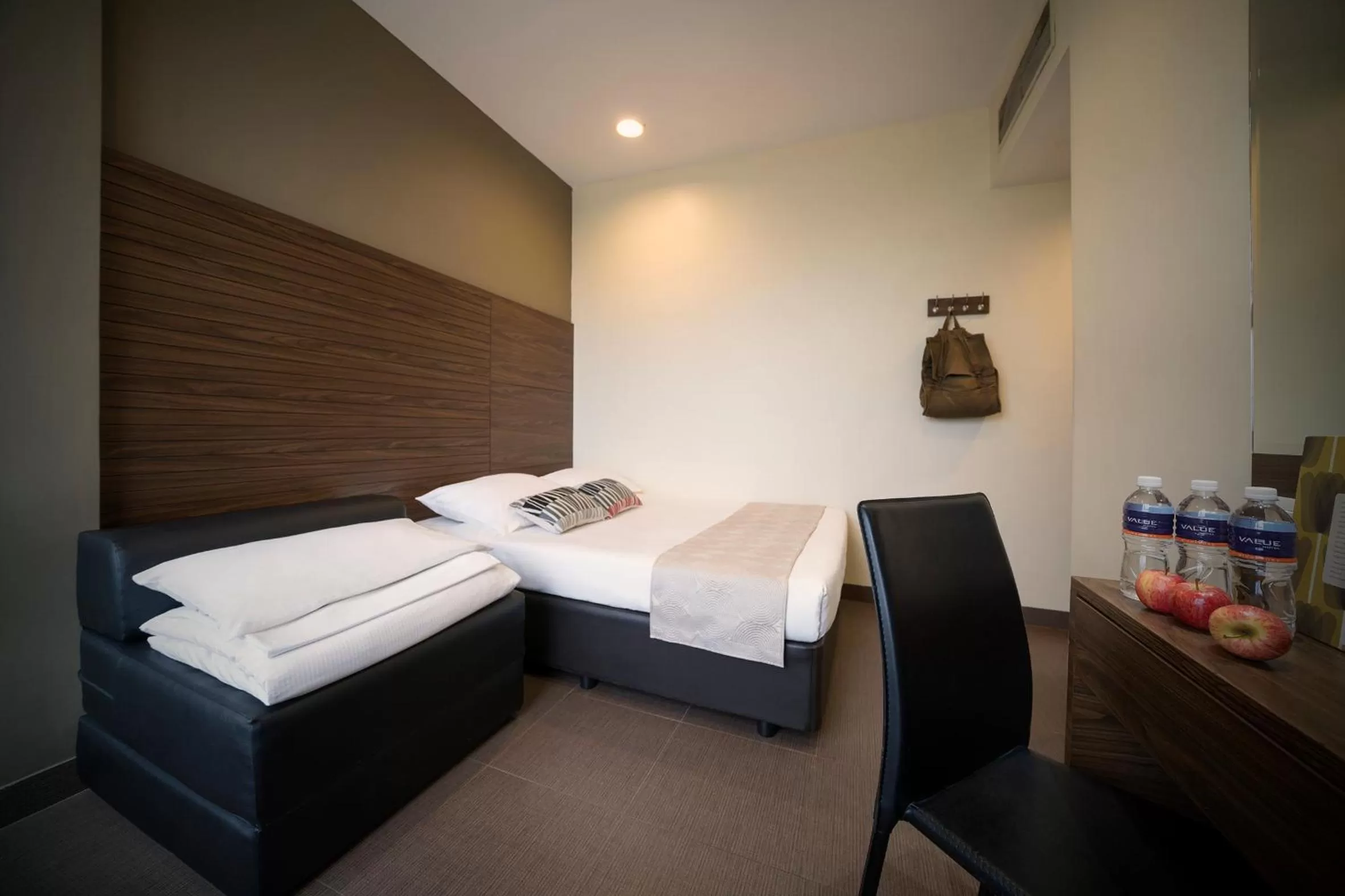 Bed in Value Hotel Thomson