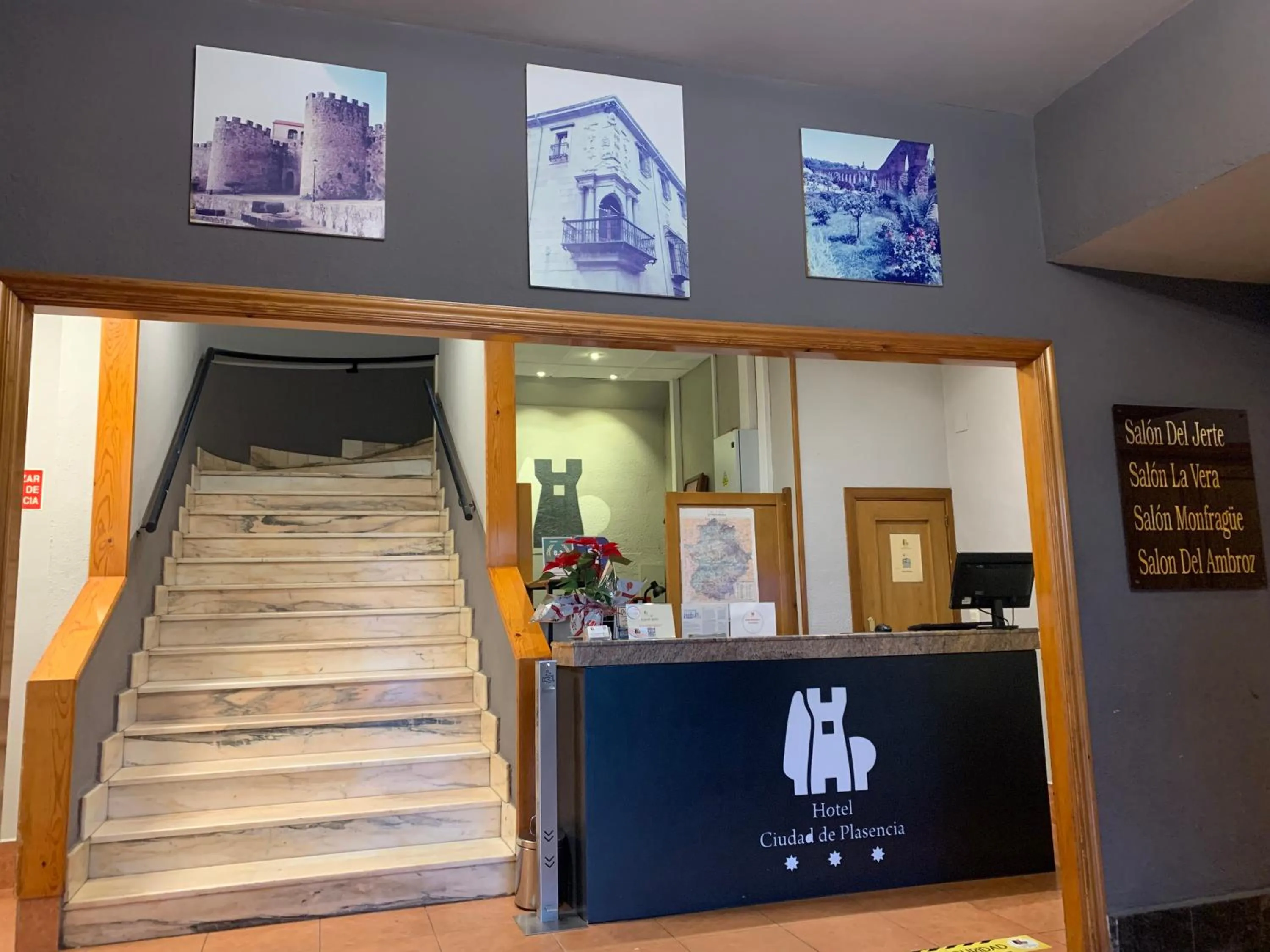 Lobby or reception in Hotel Ciudad de Plasencia