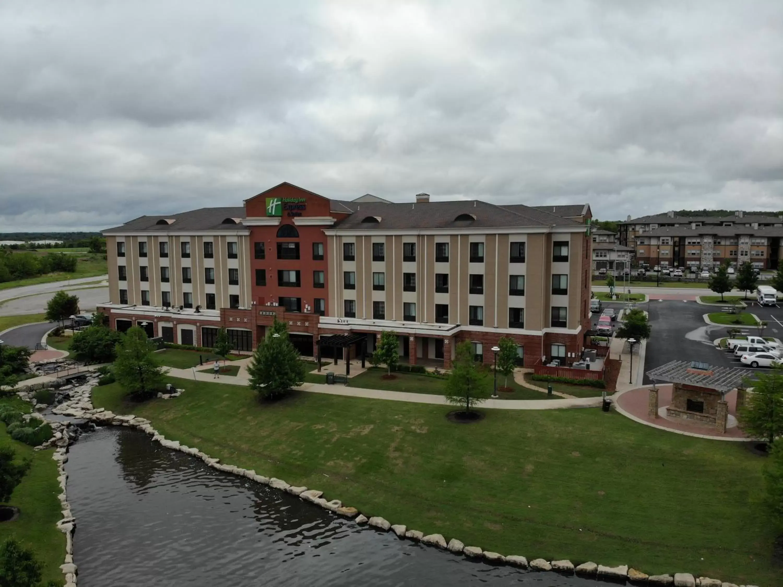 Property building in Holiday Inn Express & Suites Glenpool by IHG Property building in Holiday Inn Express & Suites Glenpool by IHG