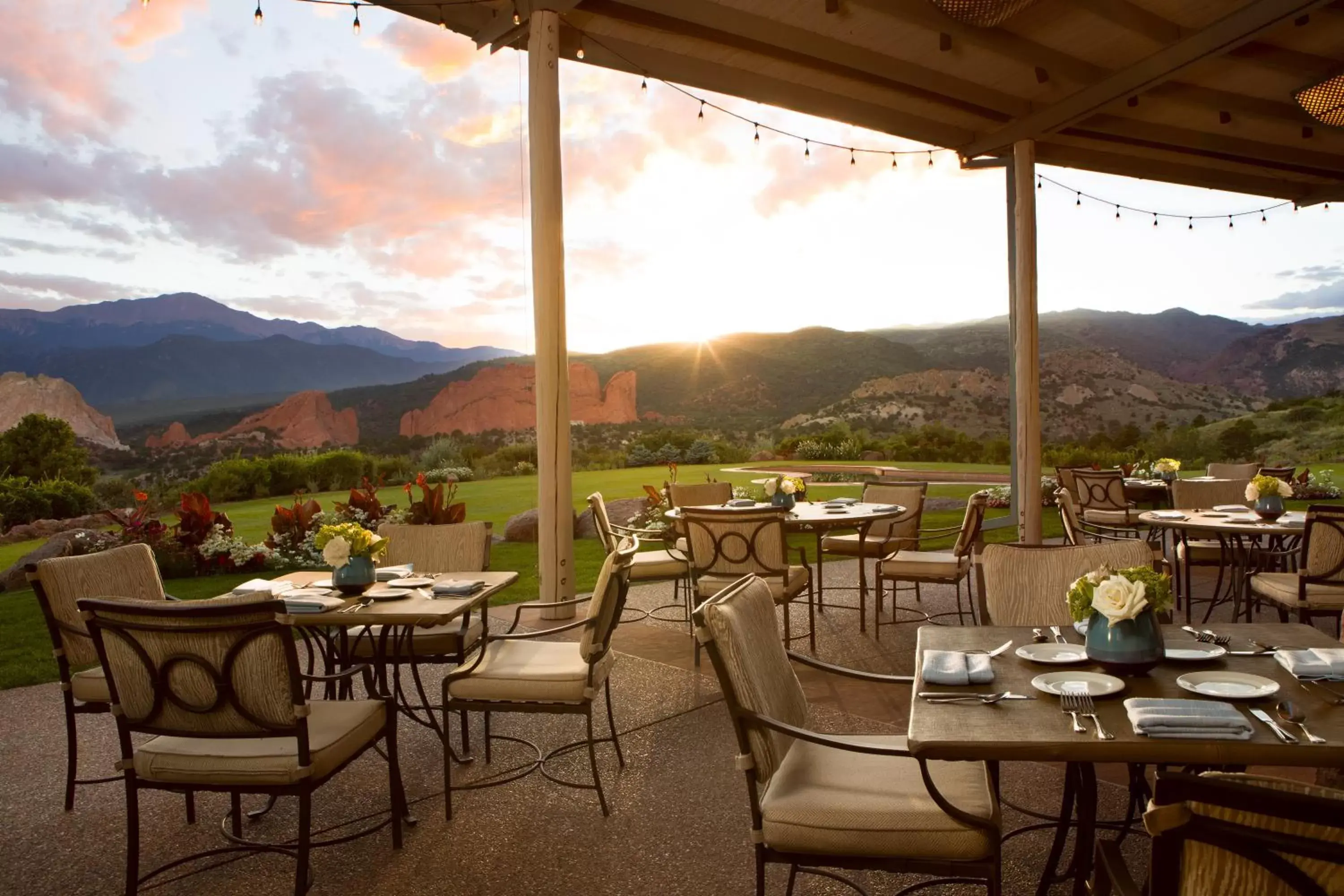 Restaurant/Places to Eat in Garden of the Gods Club & Resort