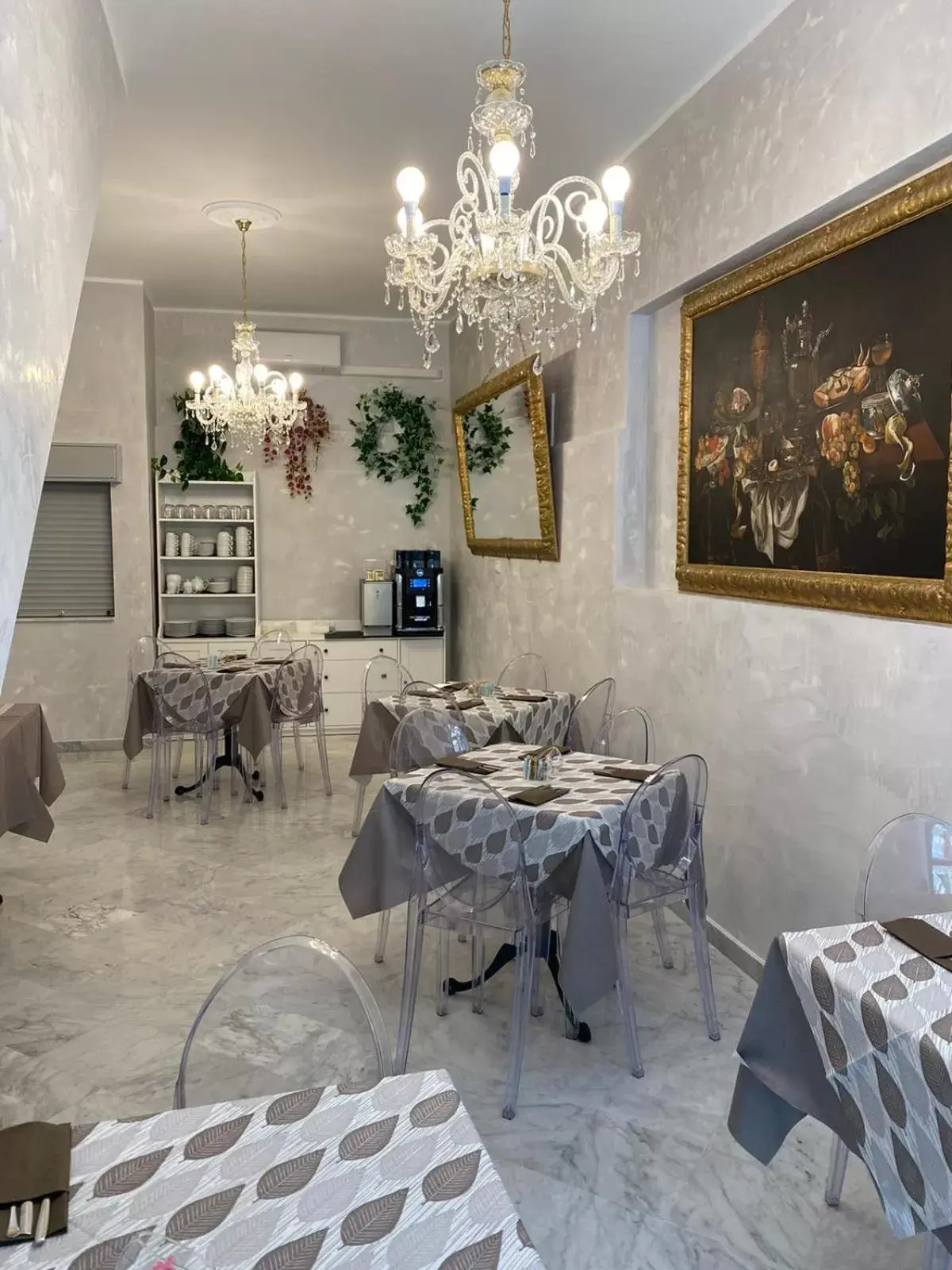 Restaurant/Places to Eat in La Serenissima Hotel