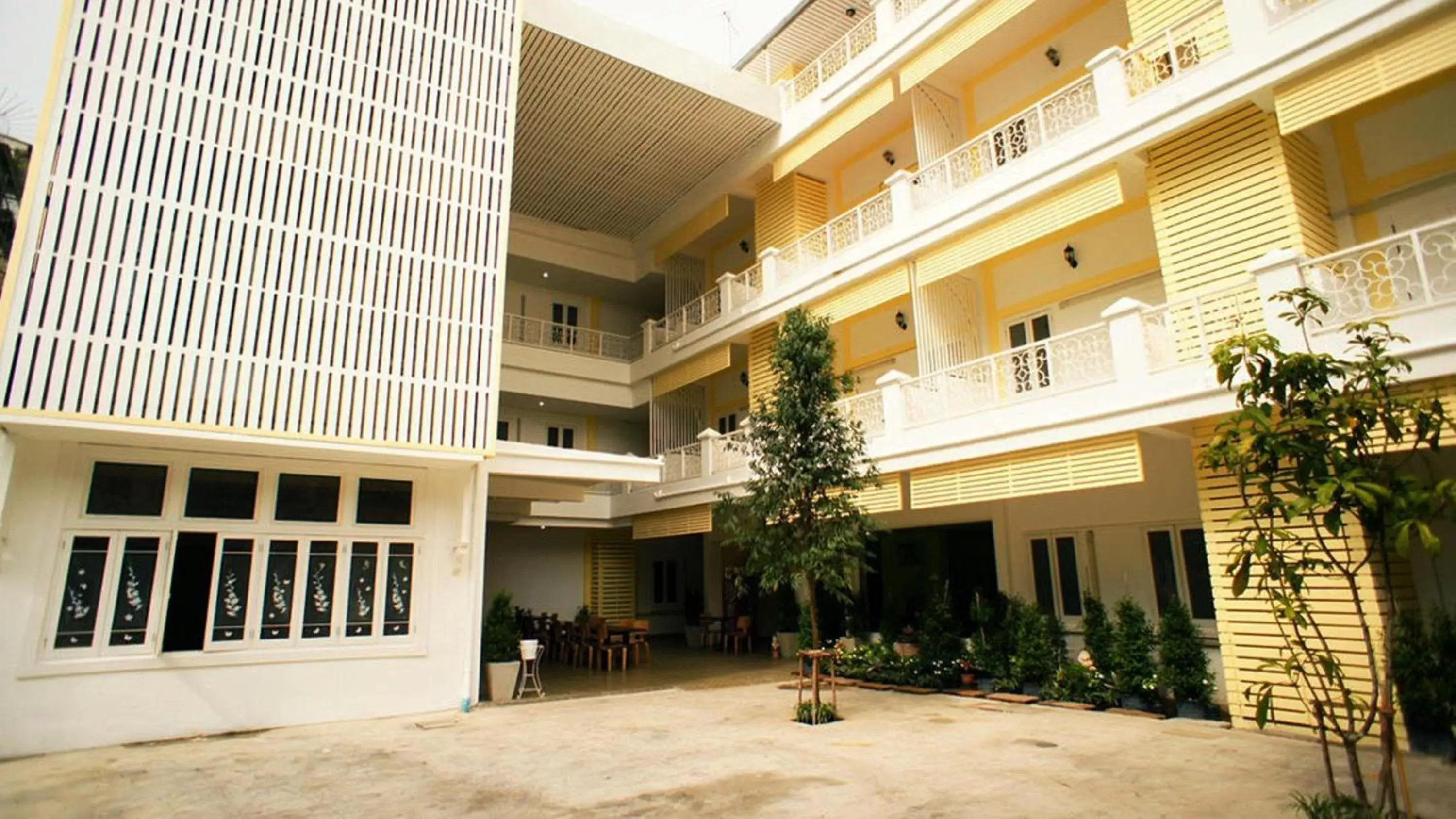 Facade/entrance, Property Building in Sri Krungthep Hotel