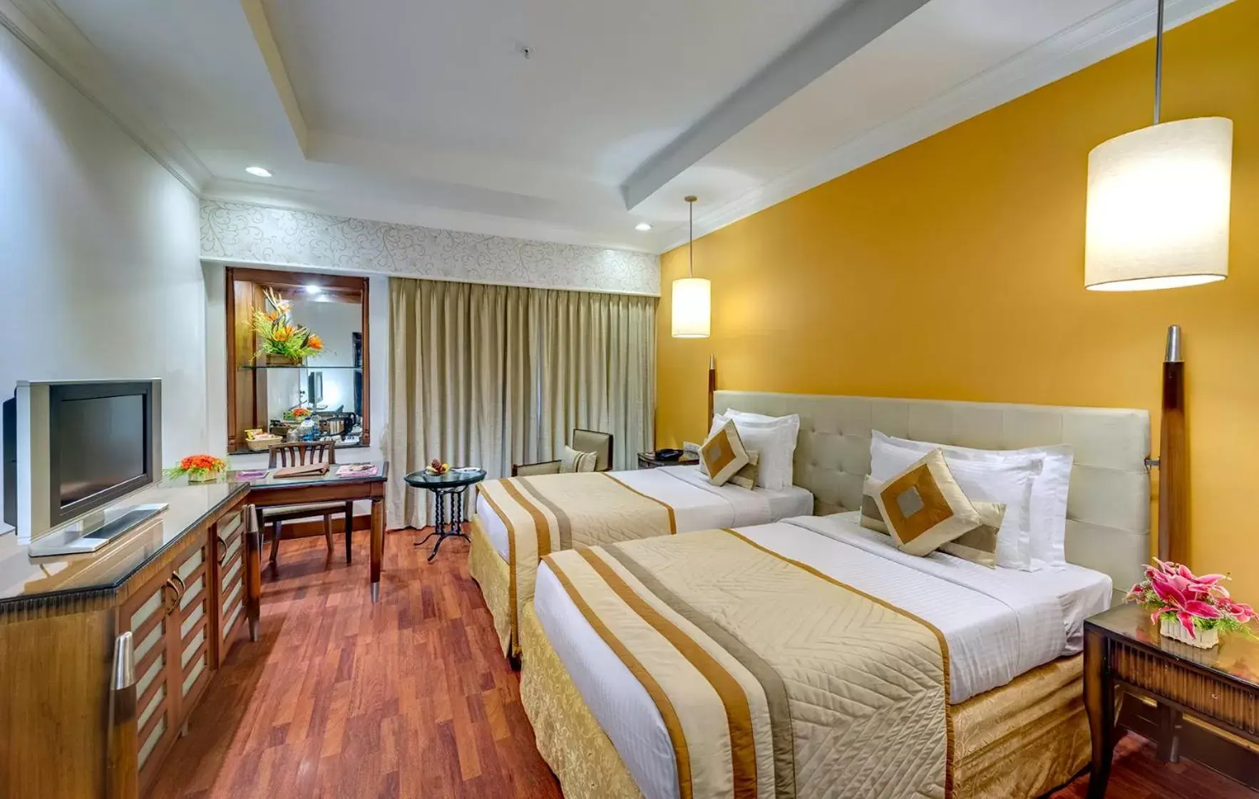 Bed in Hotel Hindustan International