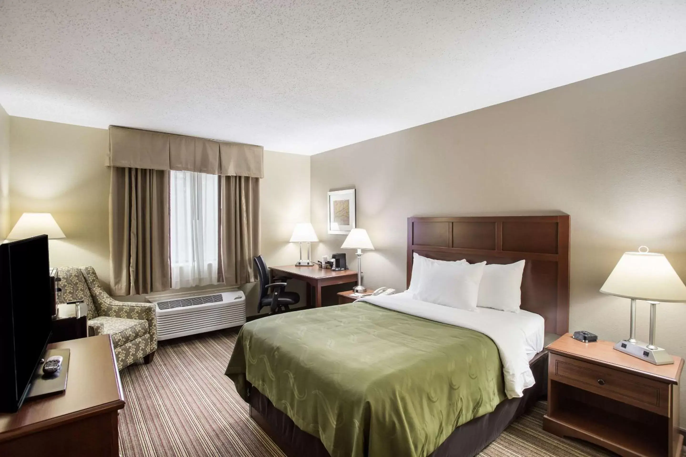 Photo of the whole room, Bed in Quality Inn Photo of the whole room, Bed in Quality Inn