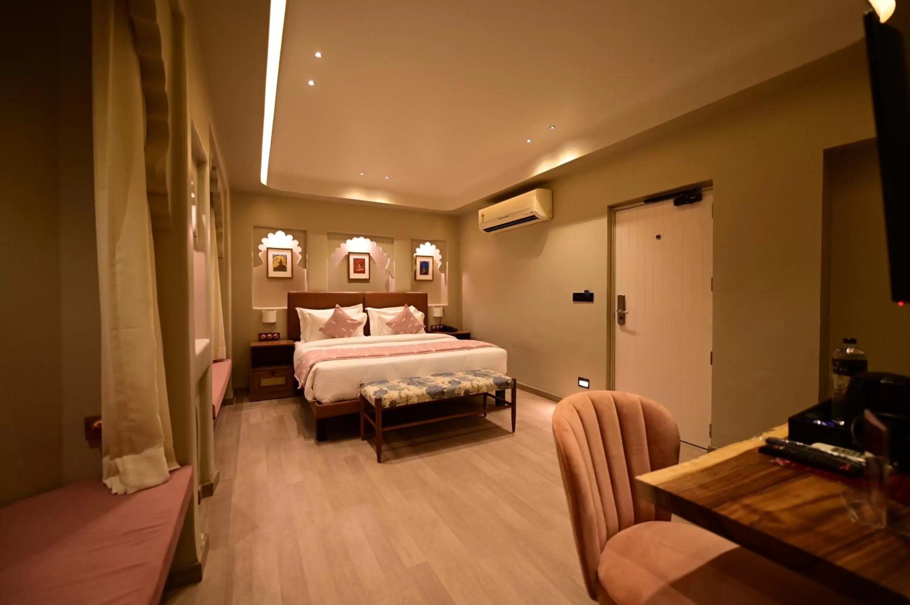 Bed in The Red Pier - My Downtown Hotels