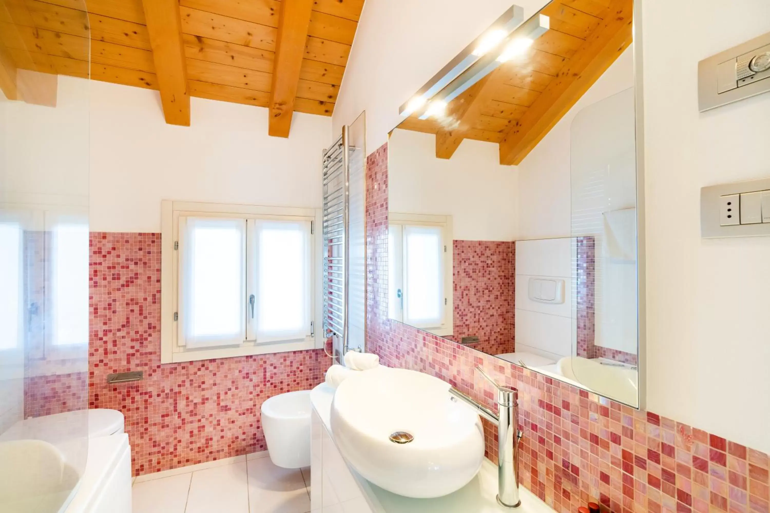 Bathroom in Ca' Degli Antichi Giardini Apartments