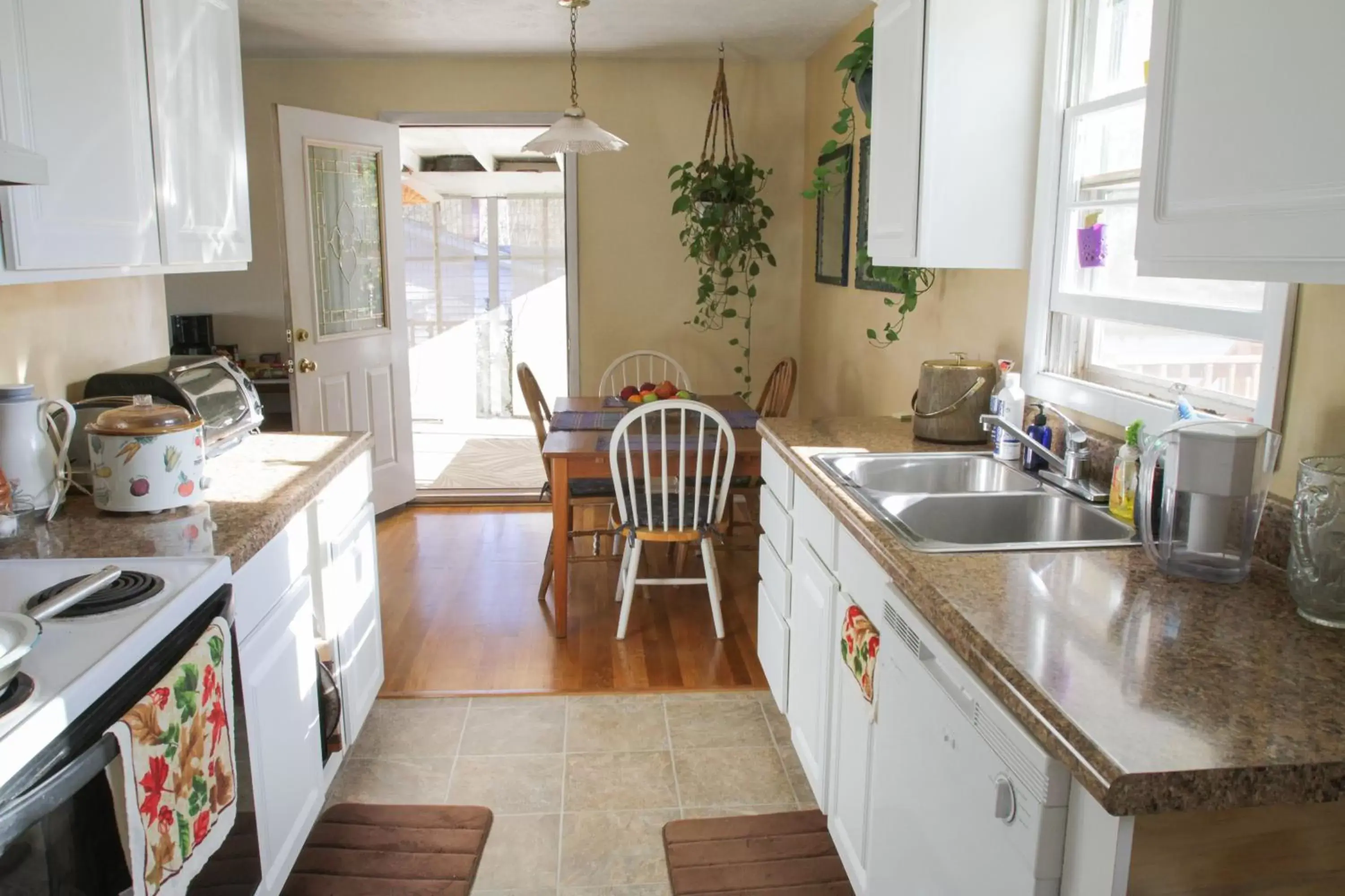 Communal kitchen, Kitchen/Kitchenette in Fairhaven Guesthouse