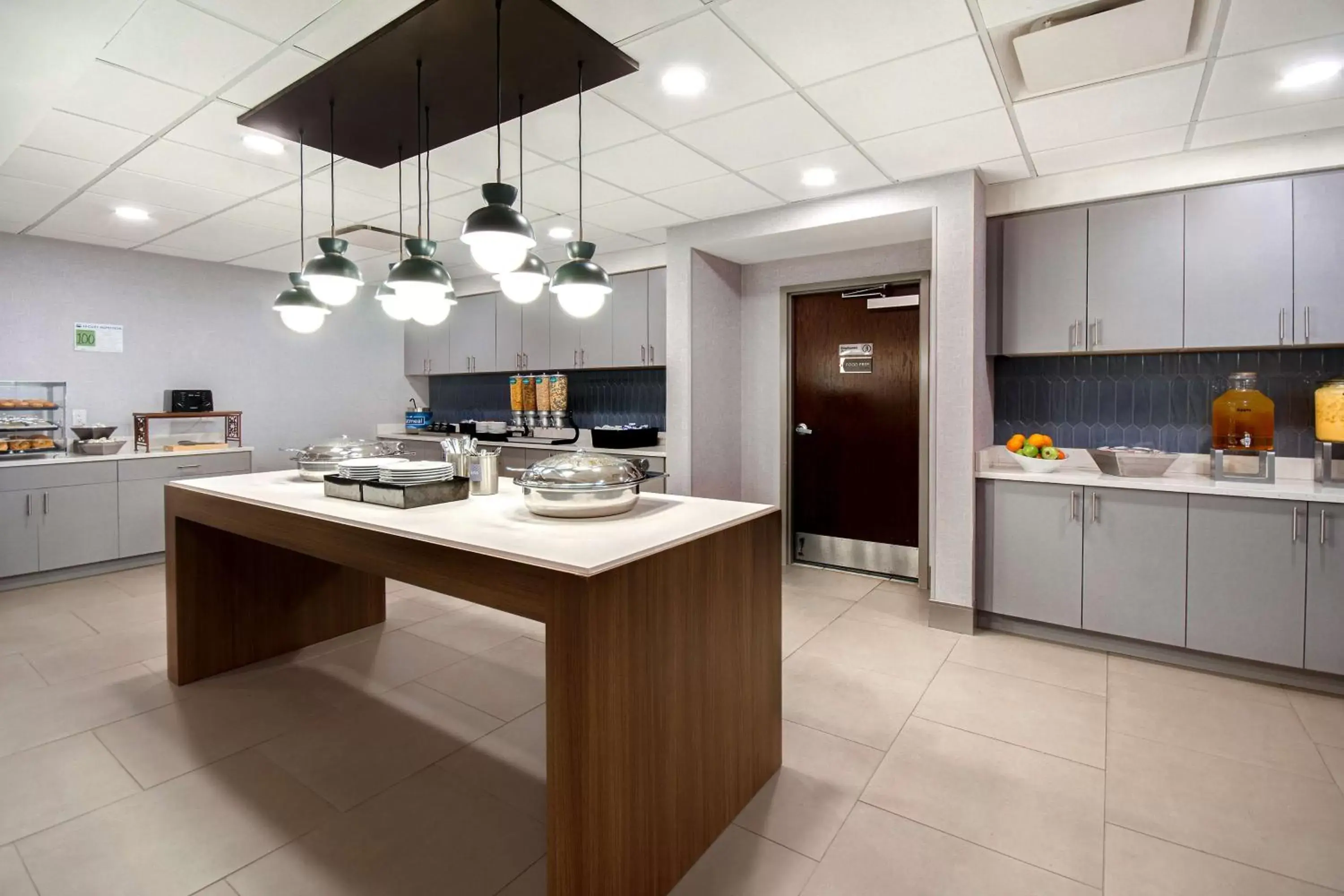 Breakfast, Kitchen/Kitchenette in Homewood Suites By Hilton Lexington