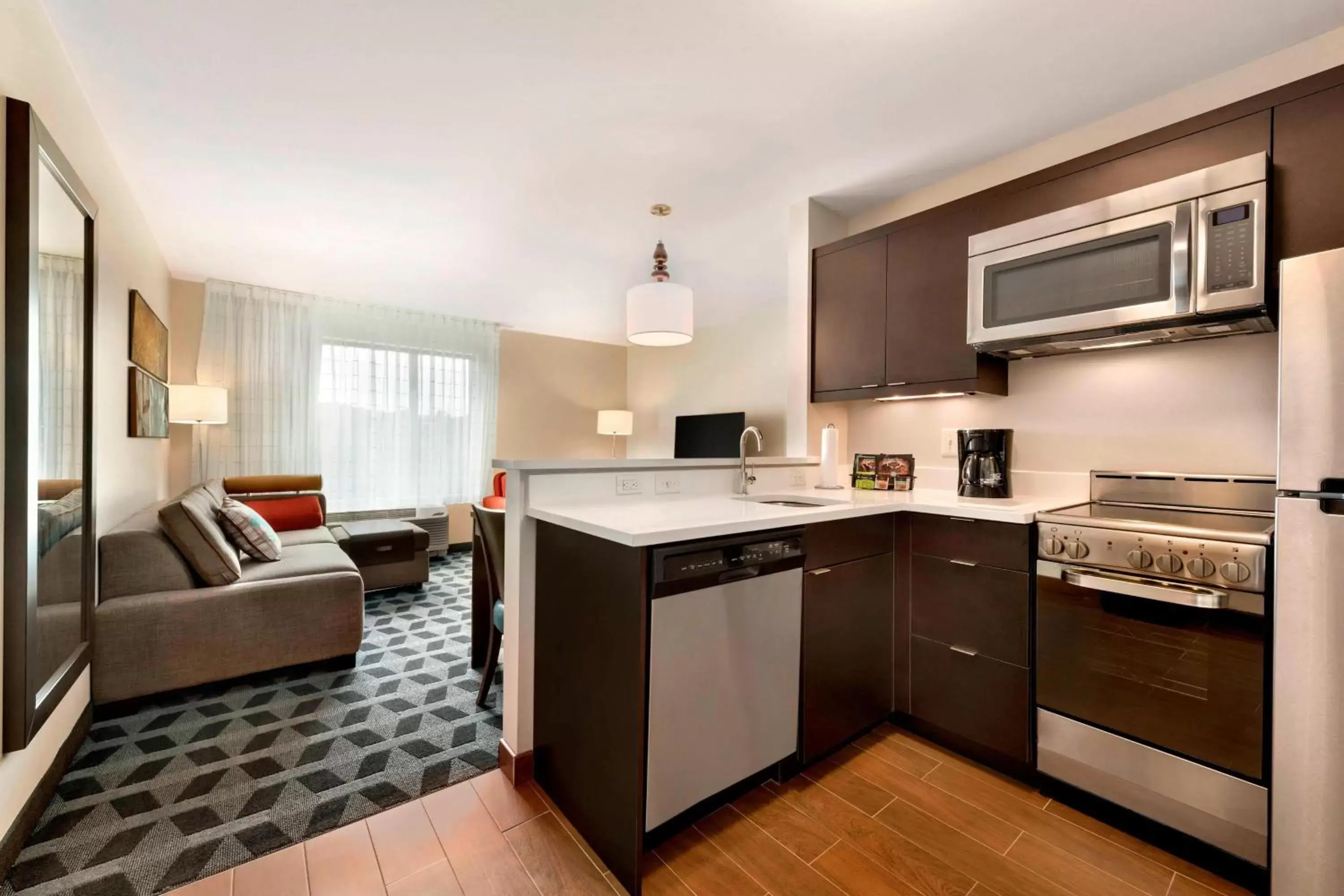 Kitchen or kitchenette, Kitchen/Kitchenette in TownePlace Suites by Marriott Pittsburgh Airport/Robinson Township