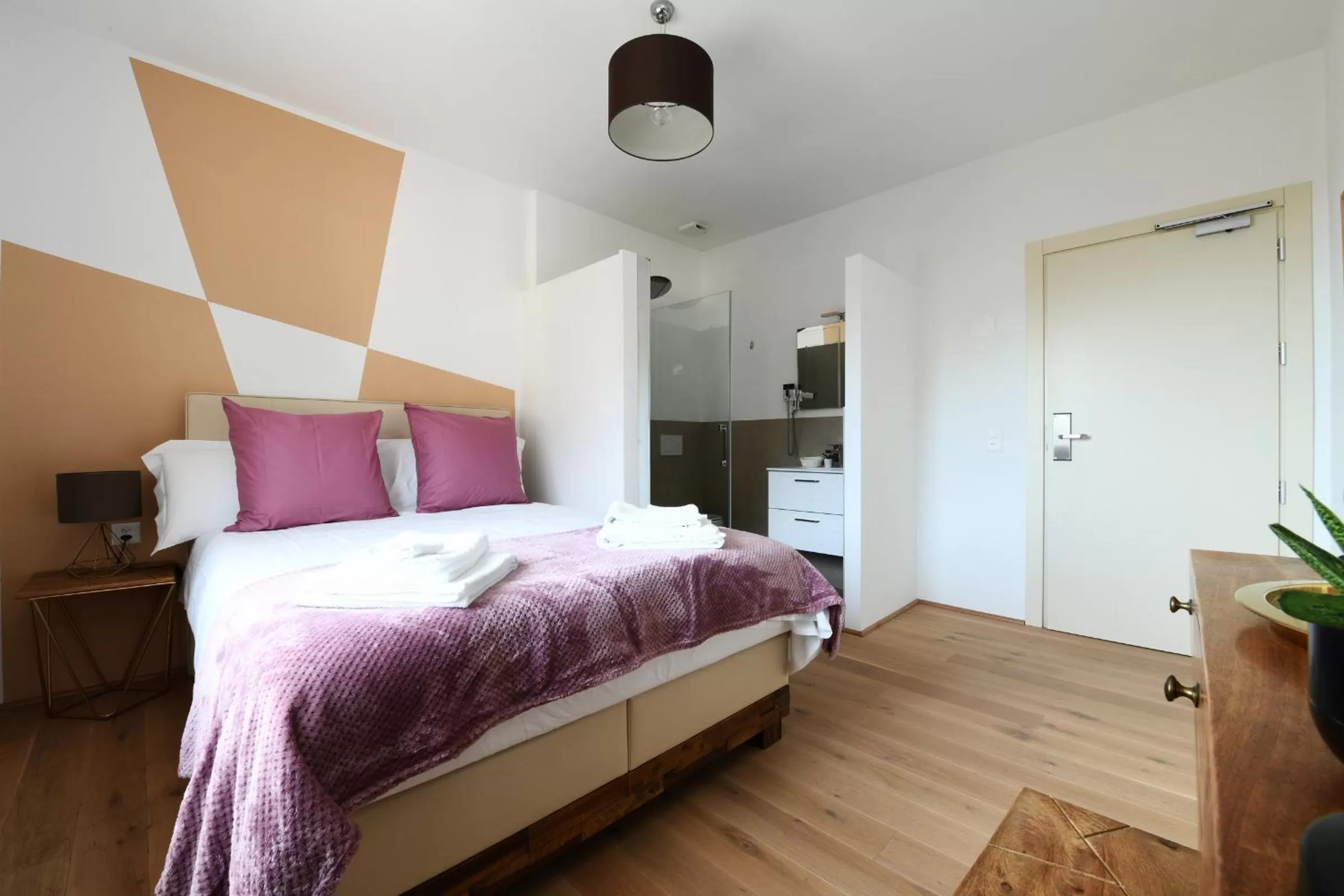 Bed in 7rooms Losone