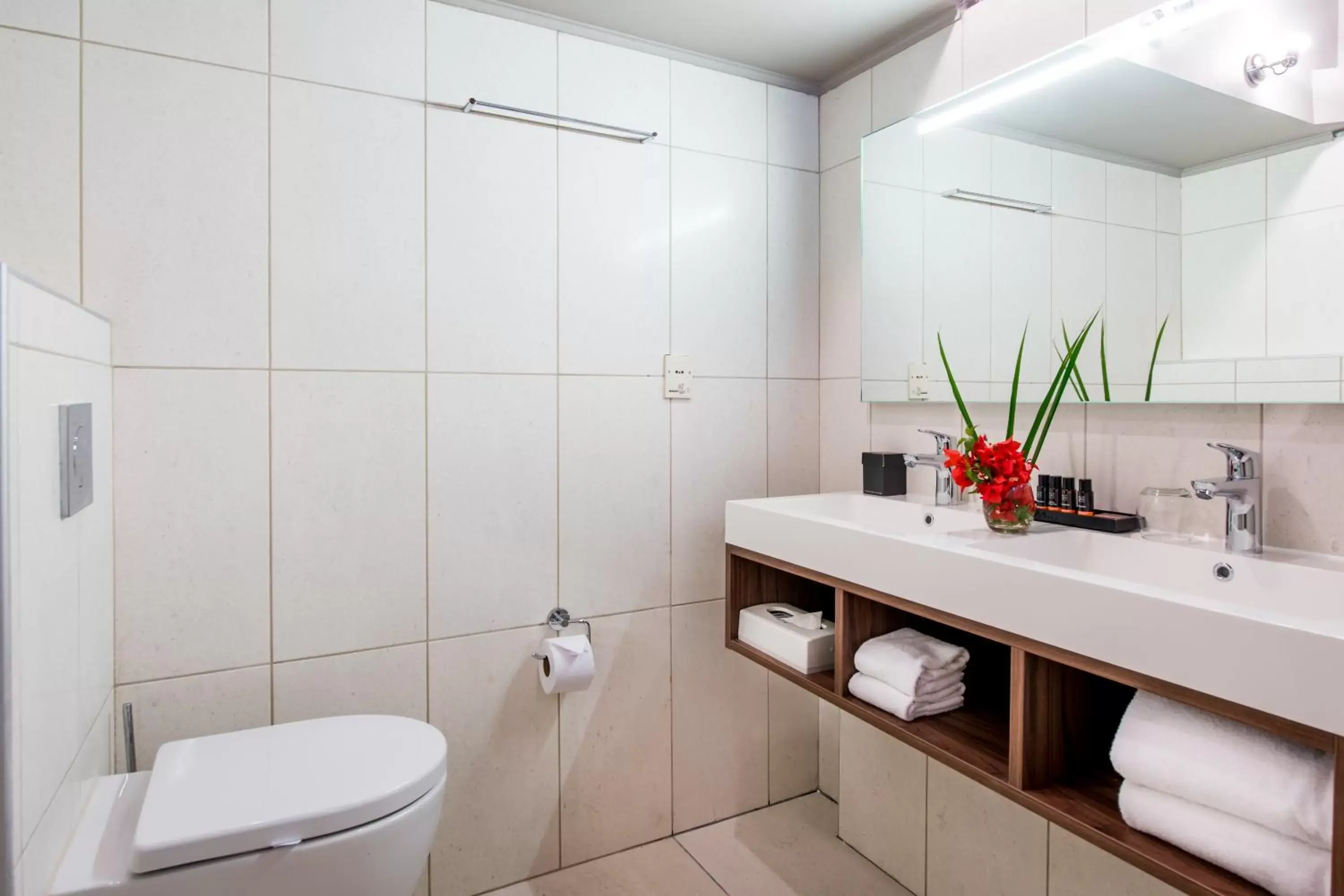 Toilet, Bathroom in Curacao Avila Beach Hotel