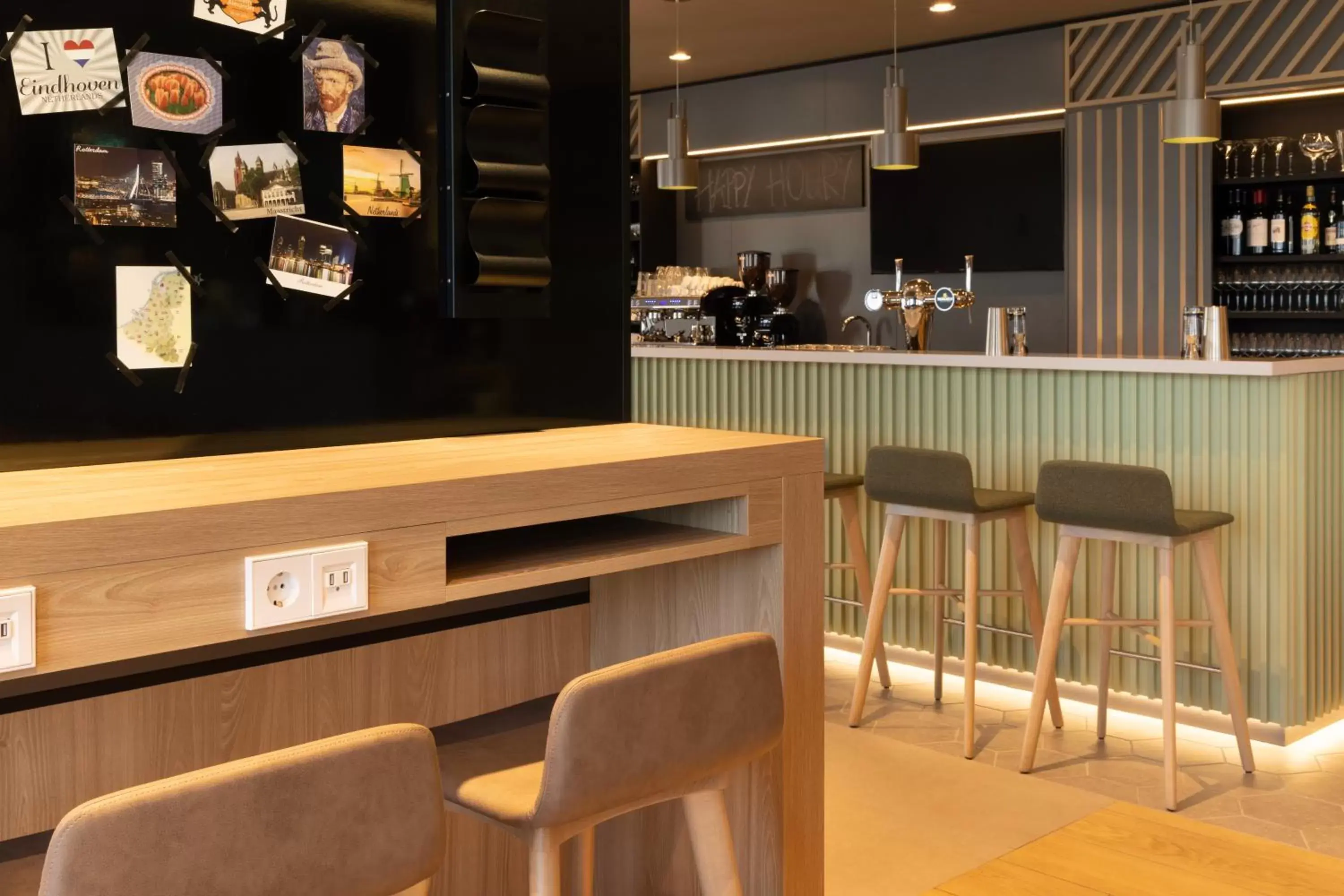 Lounge or bar, Lounge/Bar in Holiday Inn - Eindhoven Airport, an IHG Hotel