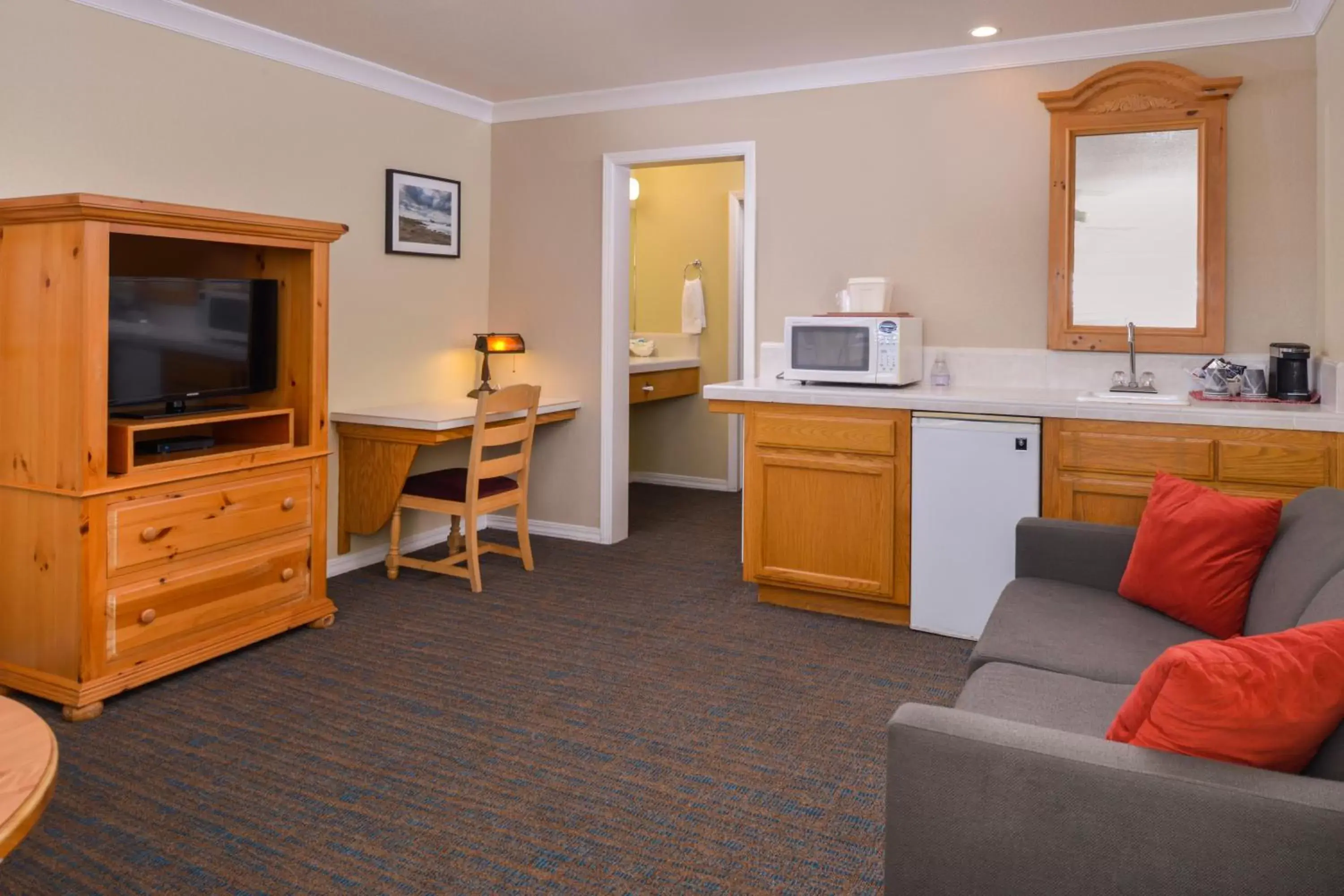 Living room in Cayucos Beach Inn Living room in Cayucos Beach Inn