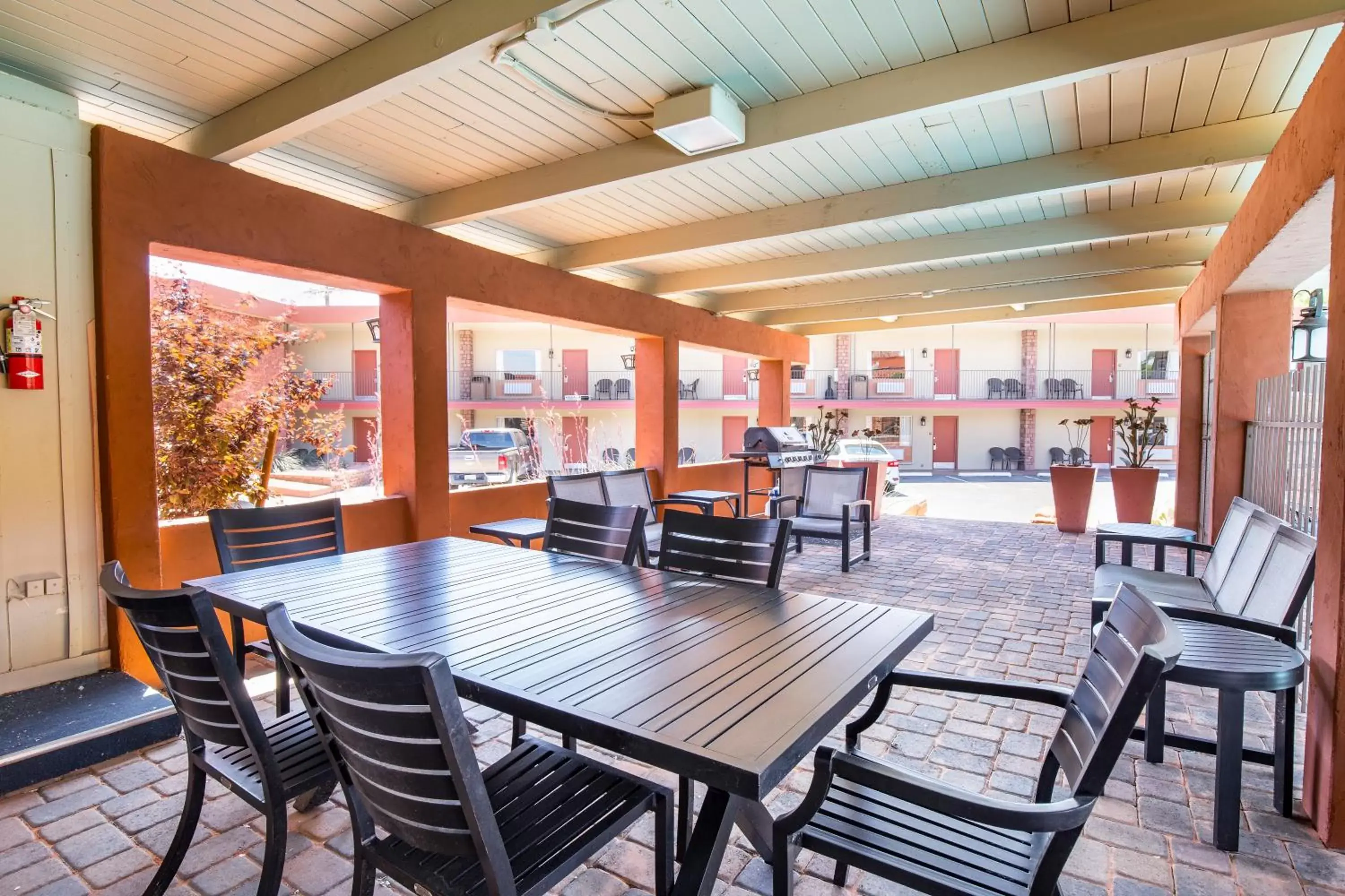 BBQ facilities, Restaurant/Places to Eat in Best Western Red Hills